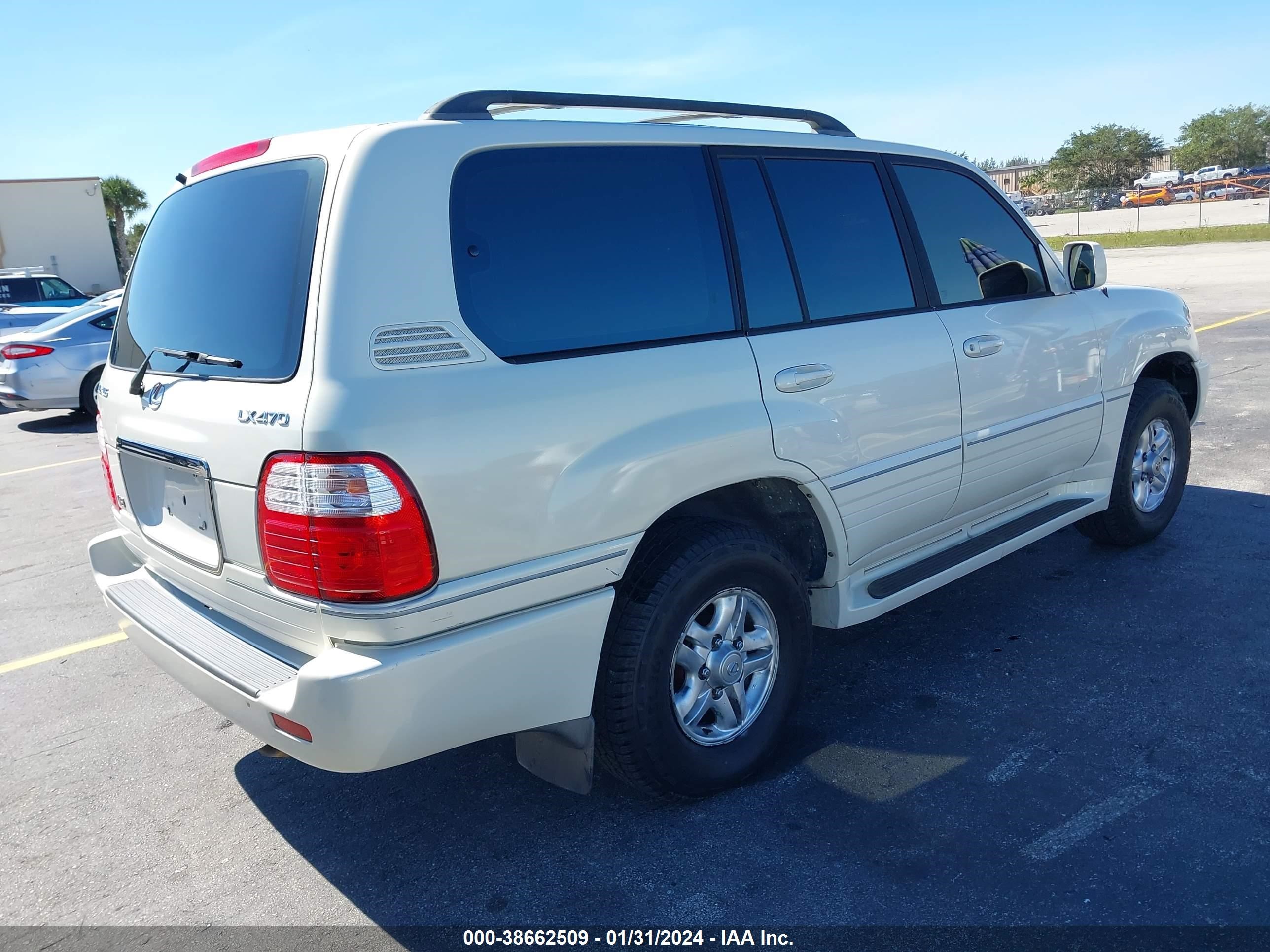 Photo 3 VIN: JTJHT00W823512425 - LEXUS LX 