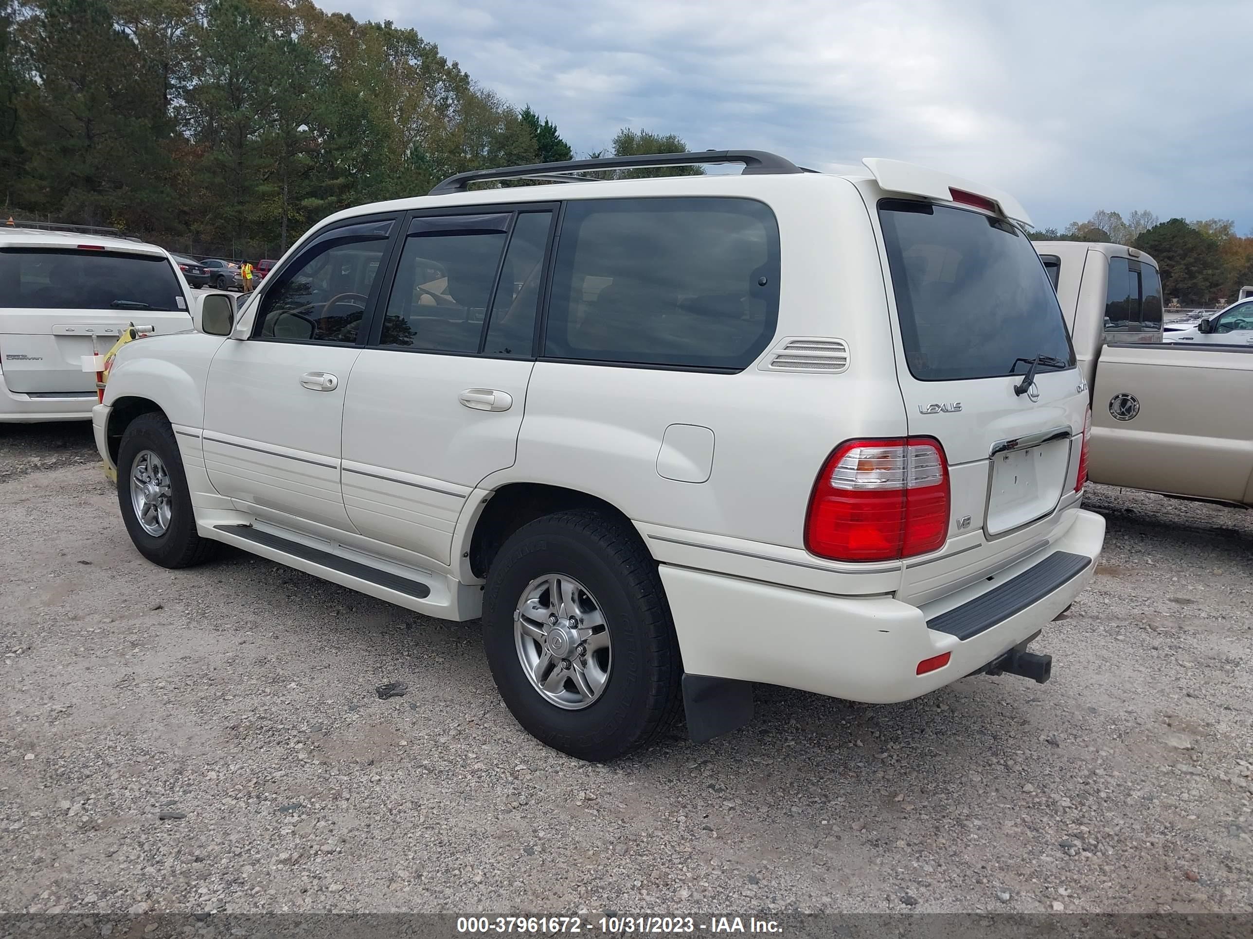 Photo 2 VIN: JTJHT00WX23512717 - LEXUS LX 