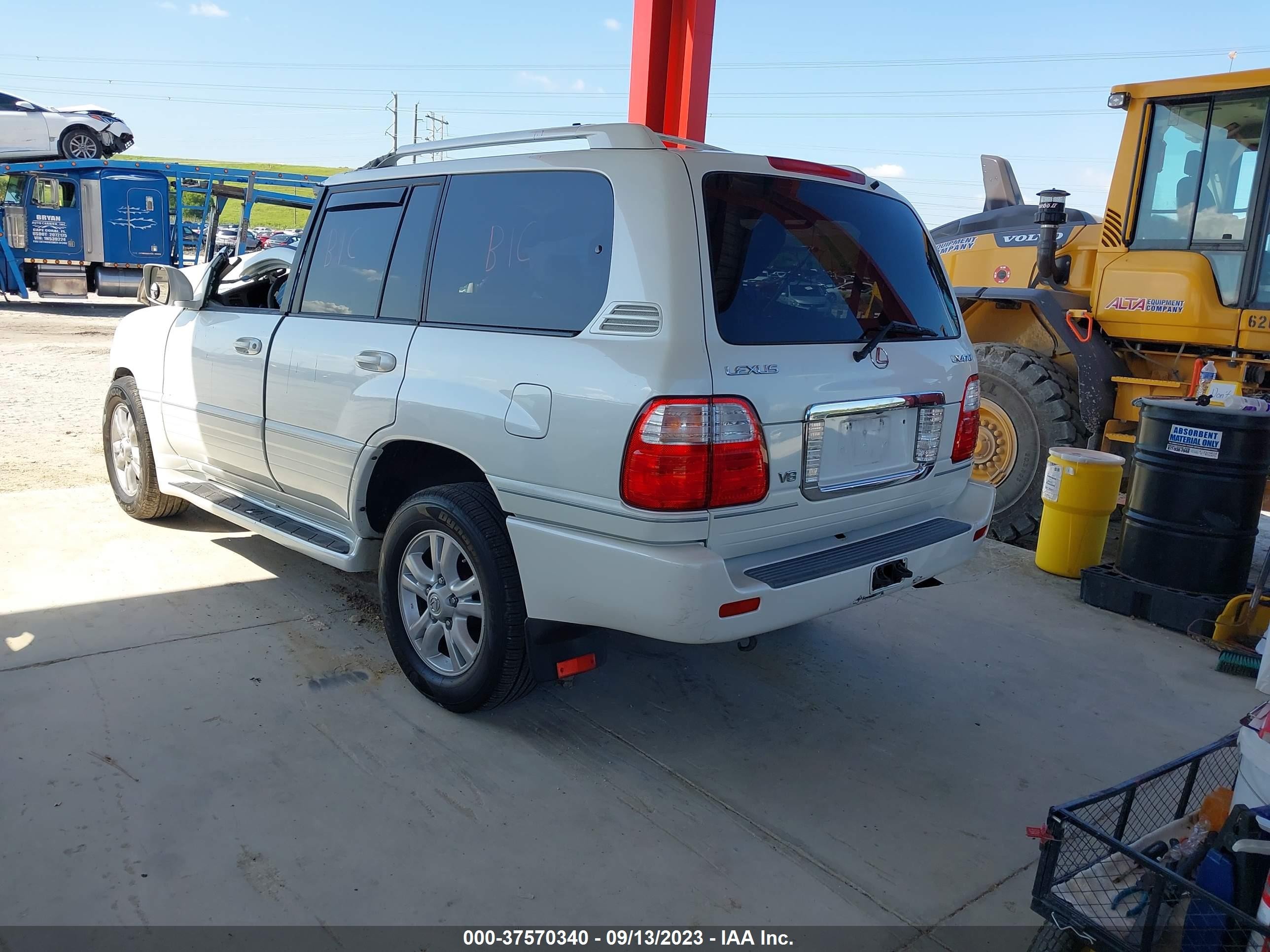 Photo 2 VIN: JTJHT00WX53555667 - LEXUS LX 