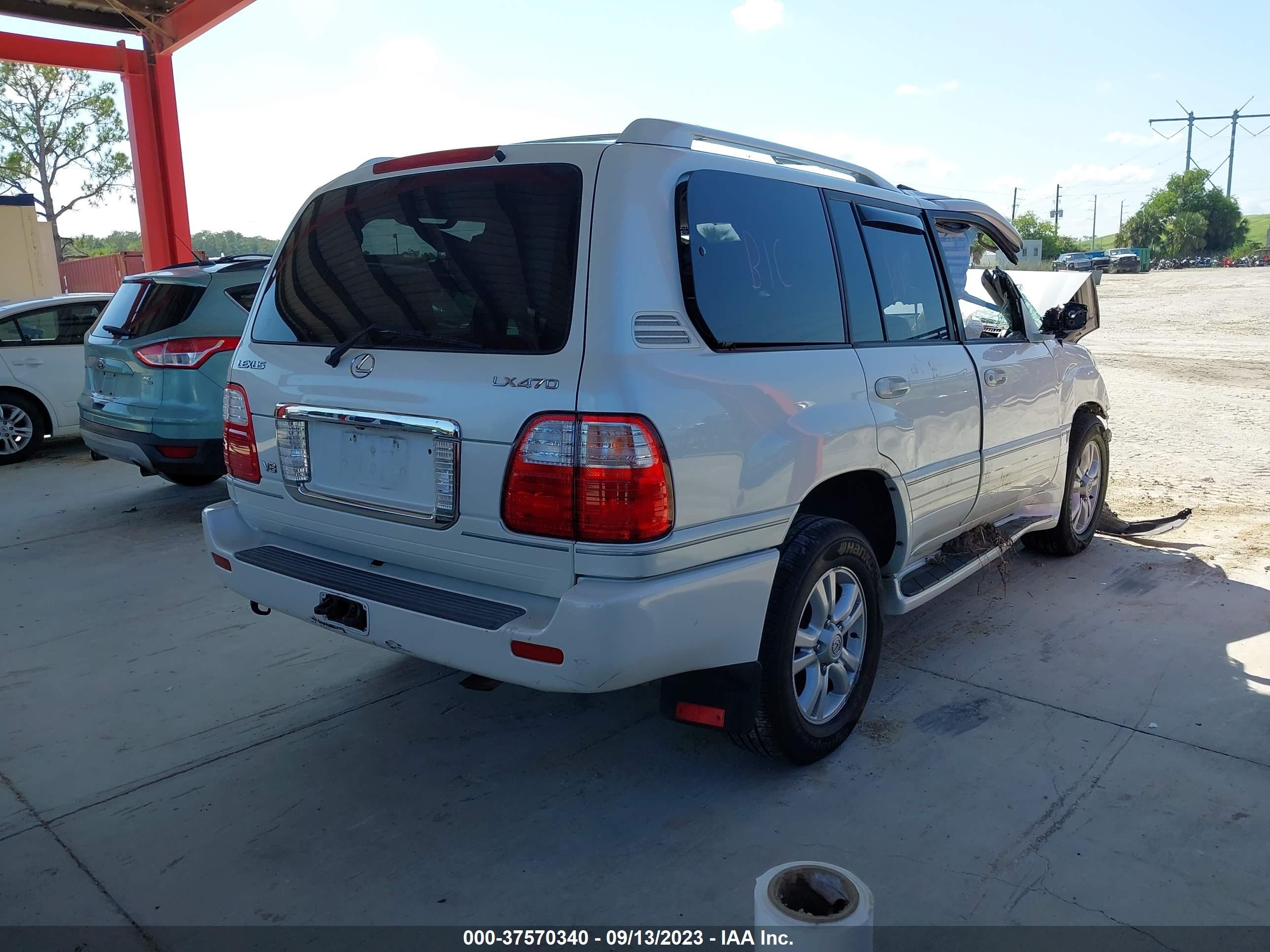 Photo 3 VIN: JTJHT00WX53555667 - LEXUS LX 