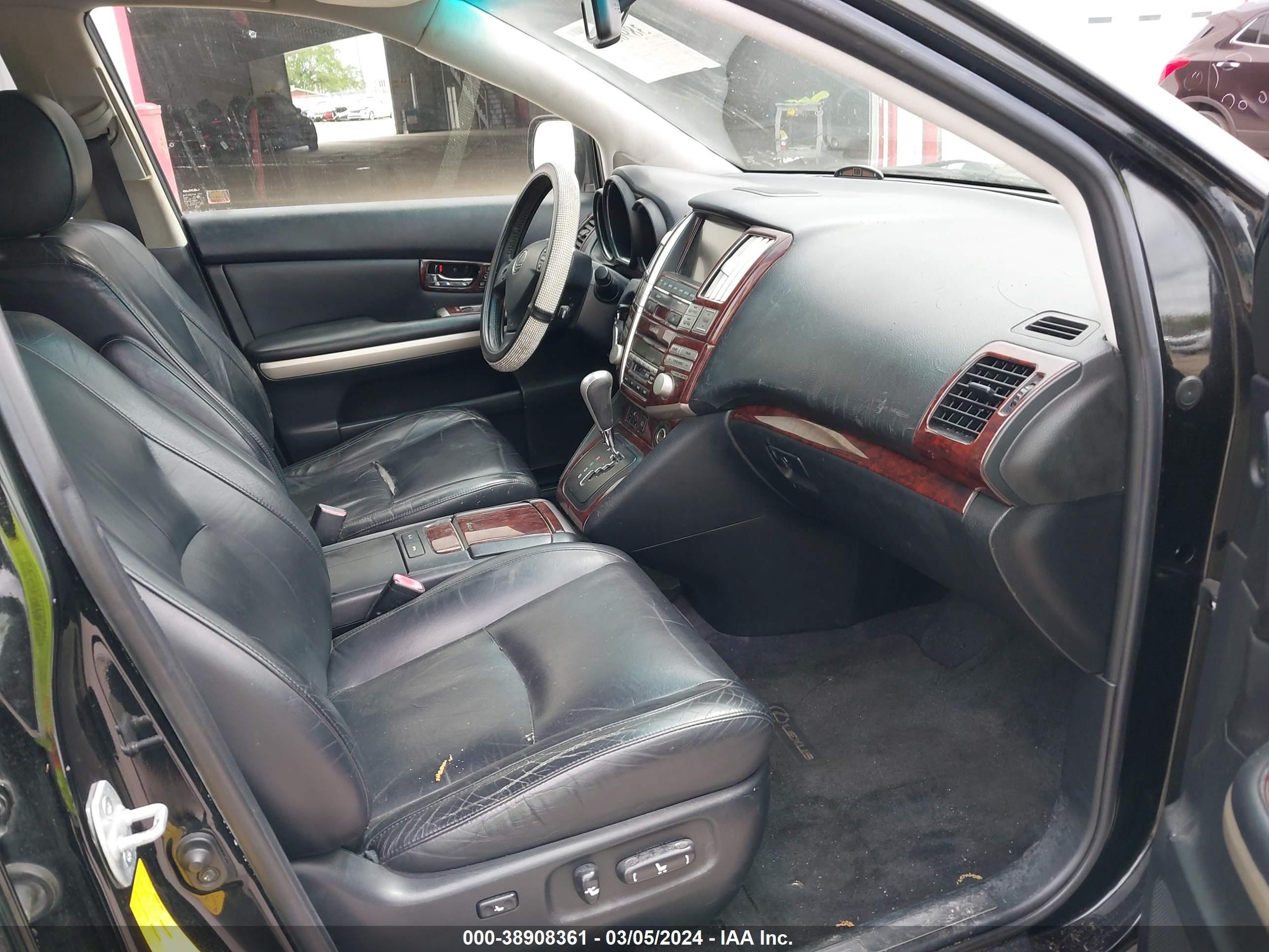 Photo 4 VIN: JTJHW31U082048213 - LEXUS RX 