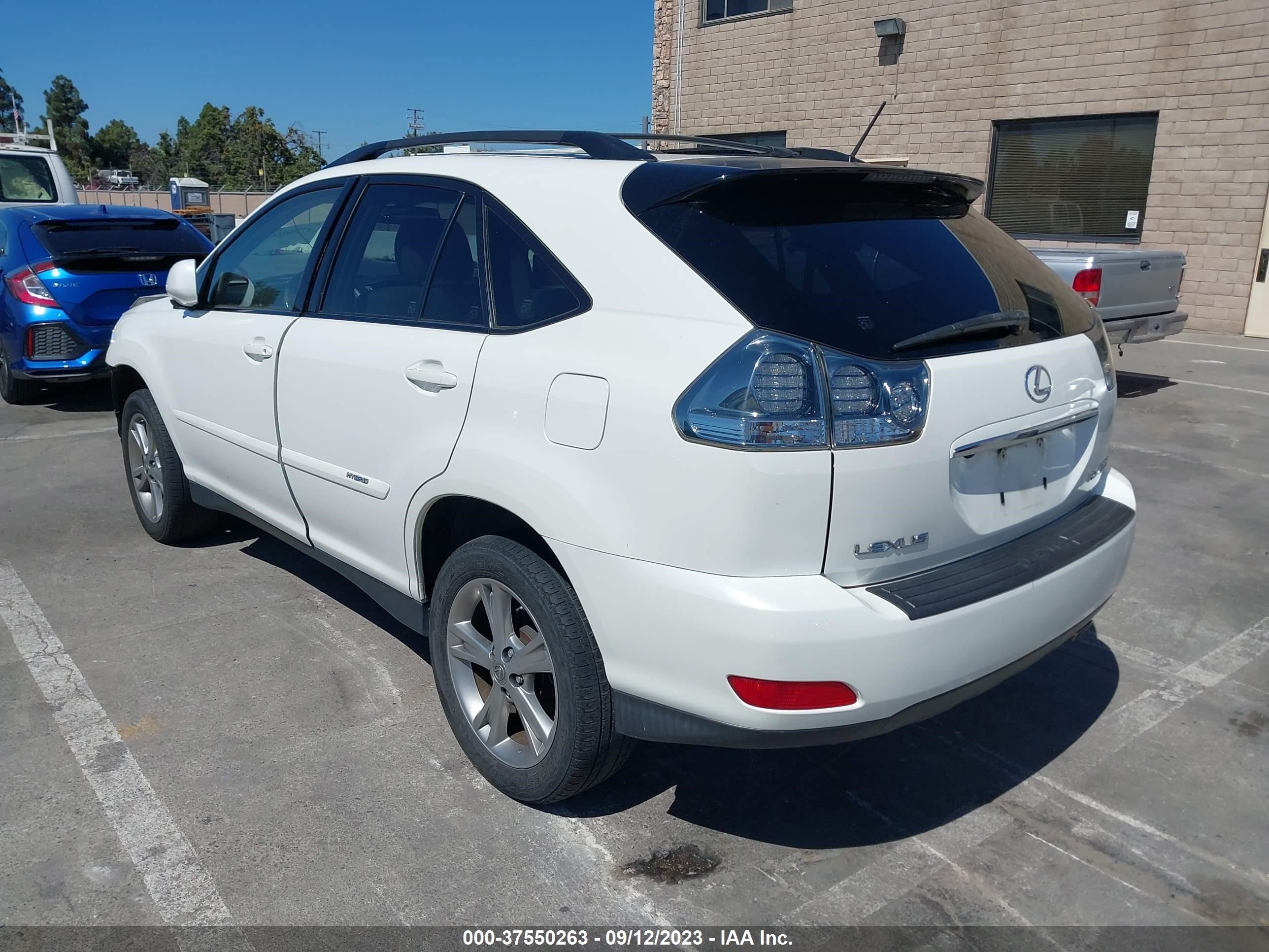 Photo 2 VIN: JTJHW31U372034627 - LEXUS RX 