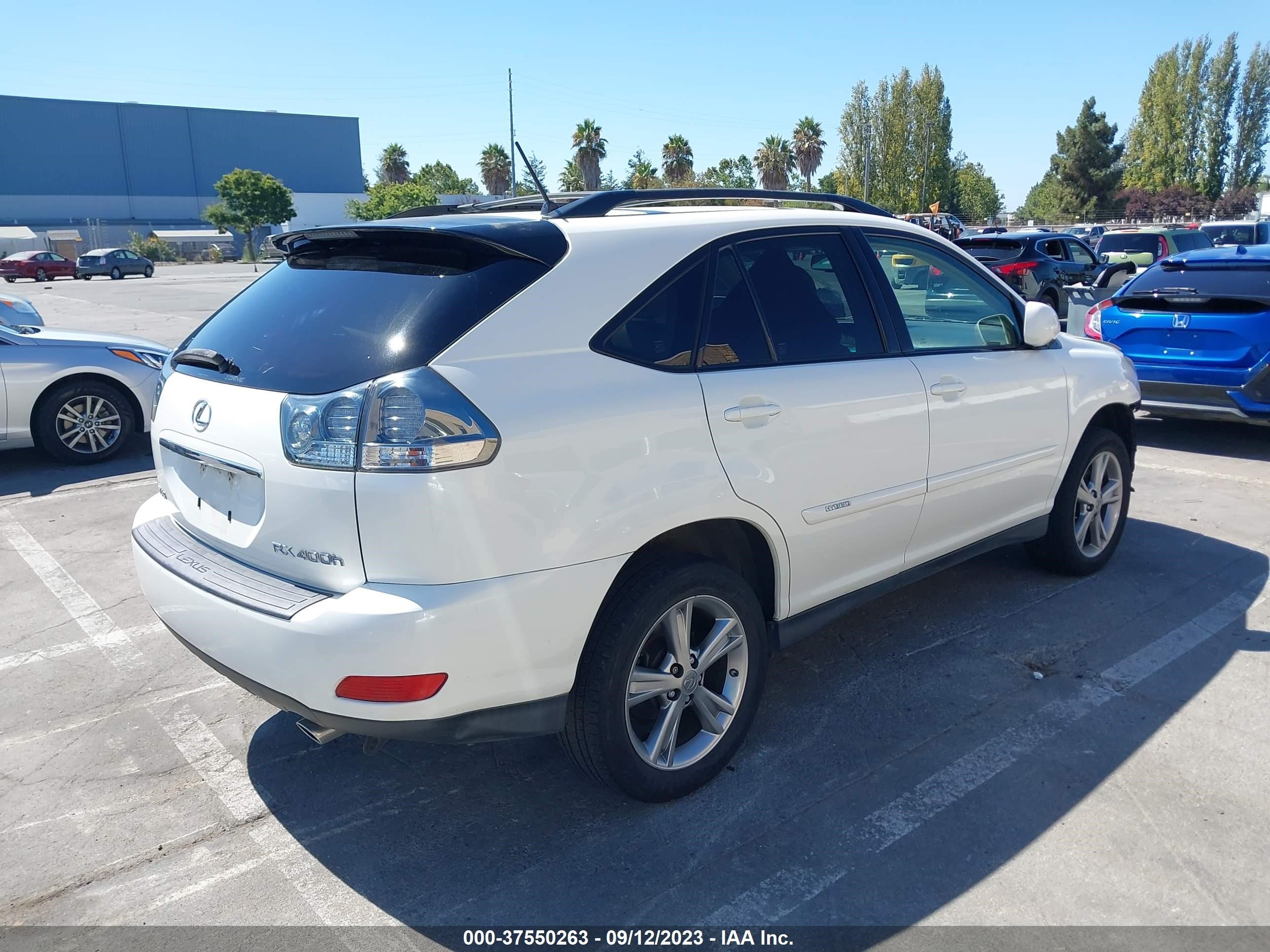 Photo 3 VIN: JTJHW31U372034627 - LEXUS RX 