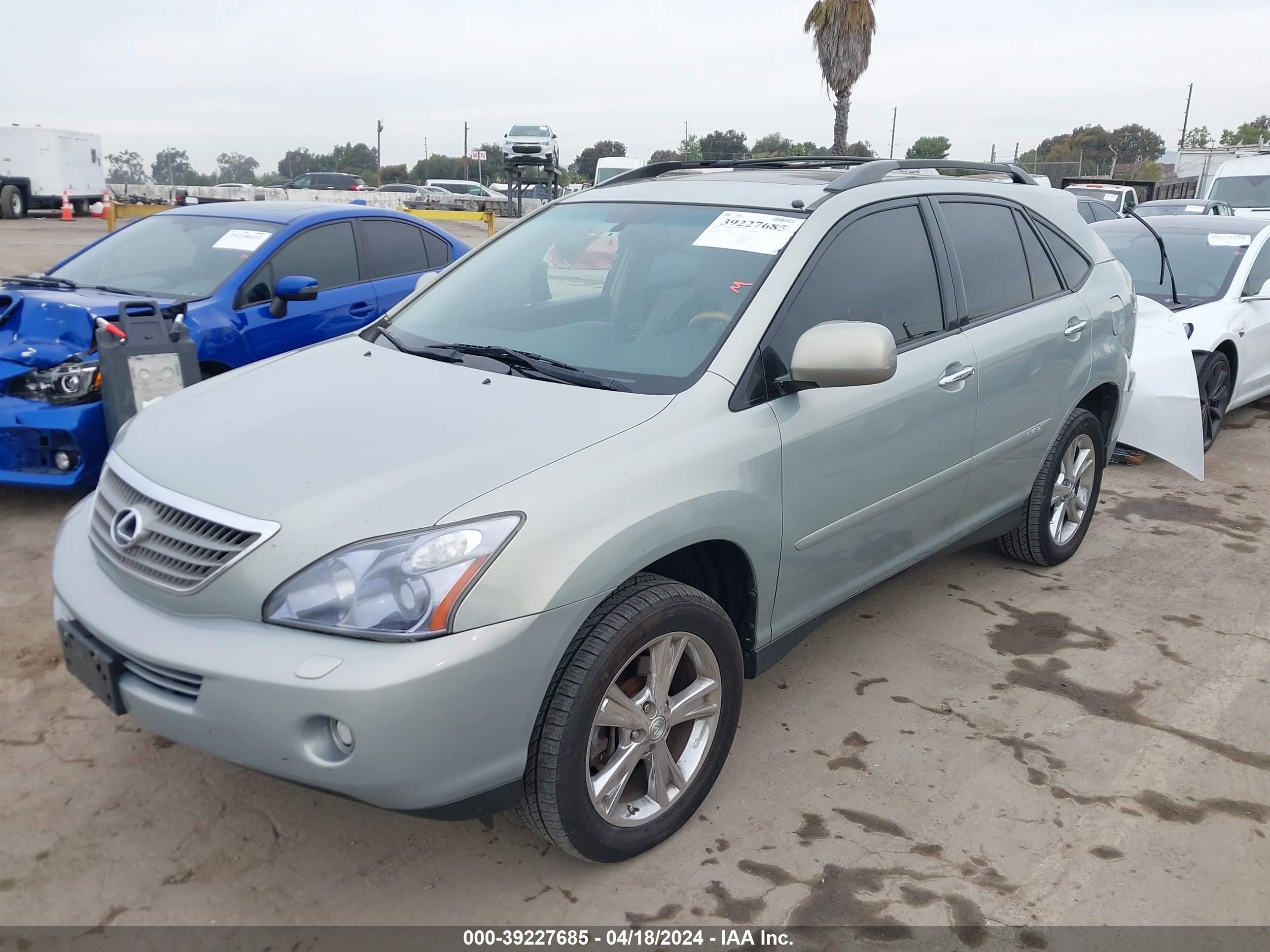 Photo 1 VIN: JTJHW31UX82058540 - LEXUS RX 