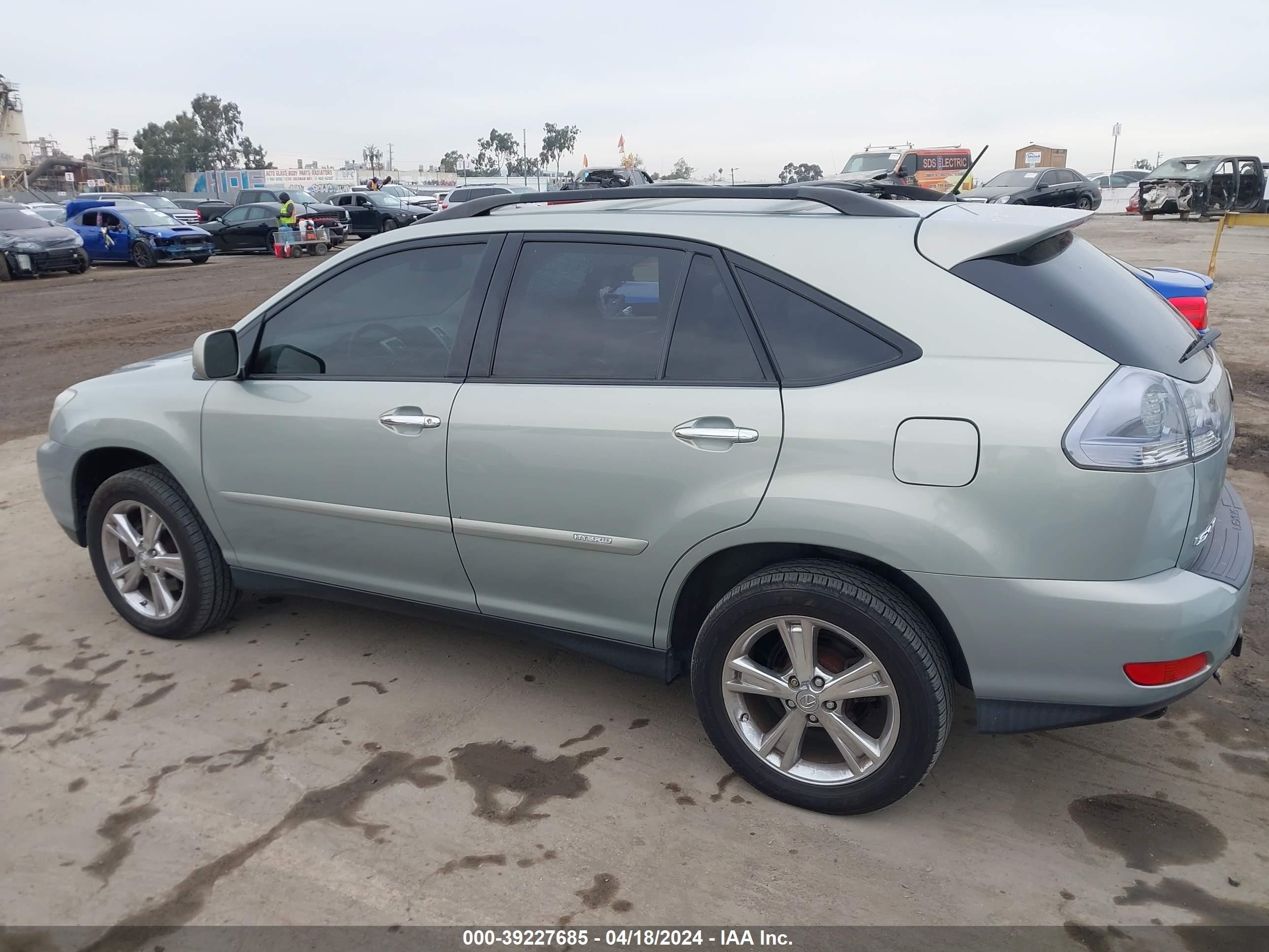 Photo 13 VIN: JTJHW31UX82058540 - LEXUS RX 