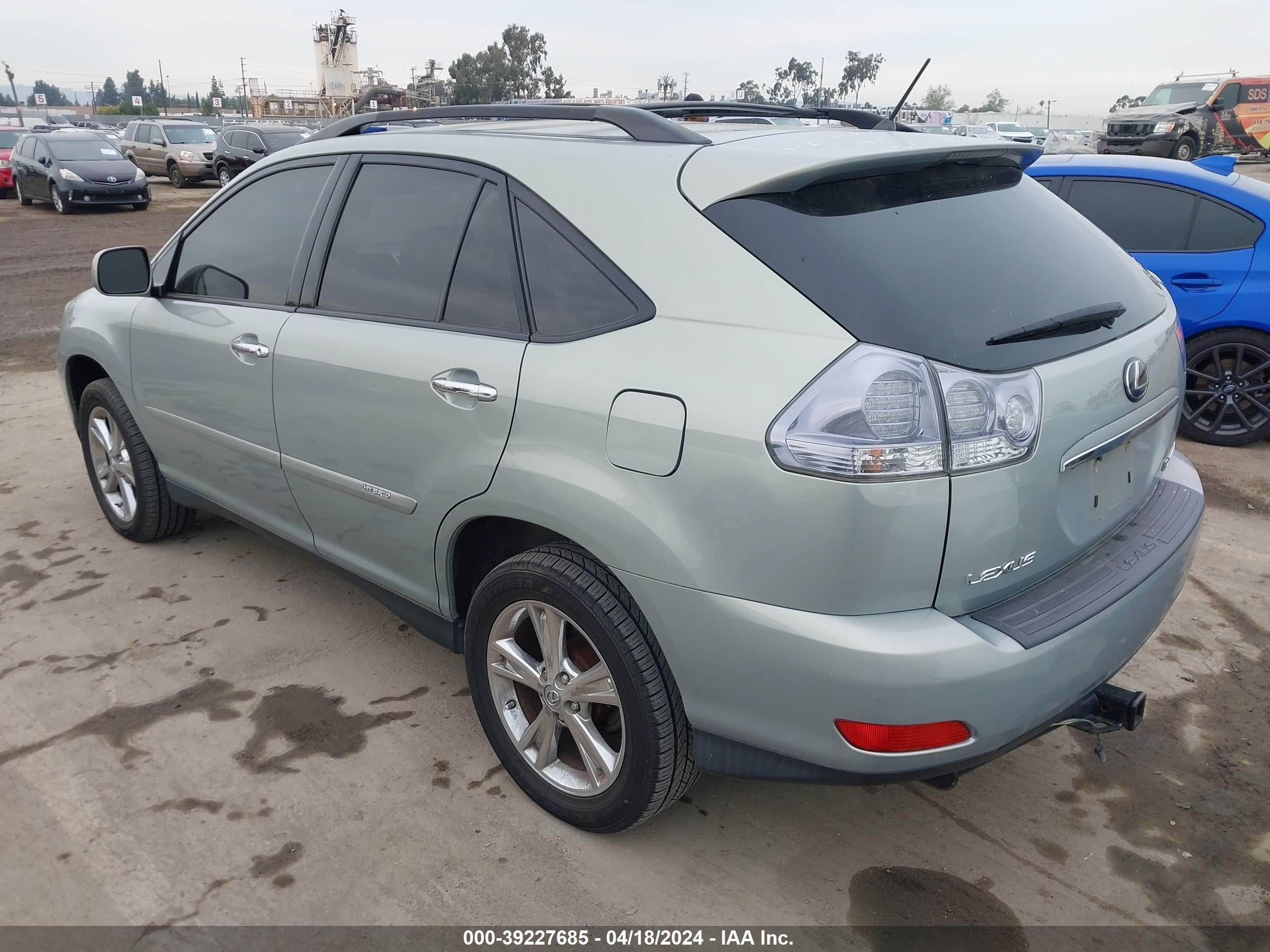 Photo 2 VIN: JTJHW31UX82058540 - LEXUS RX 