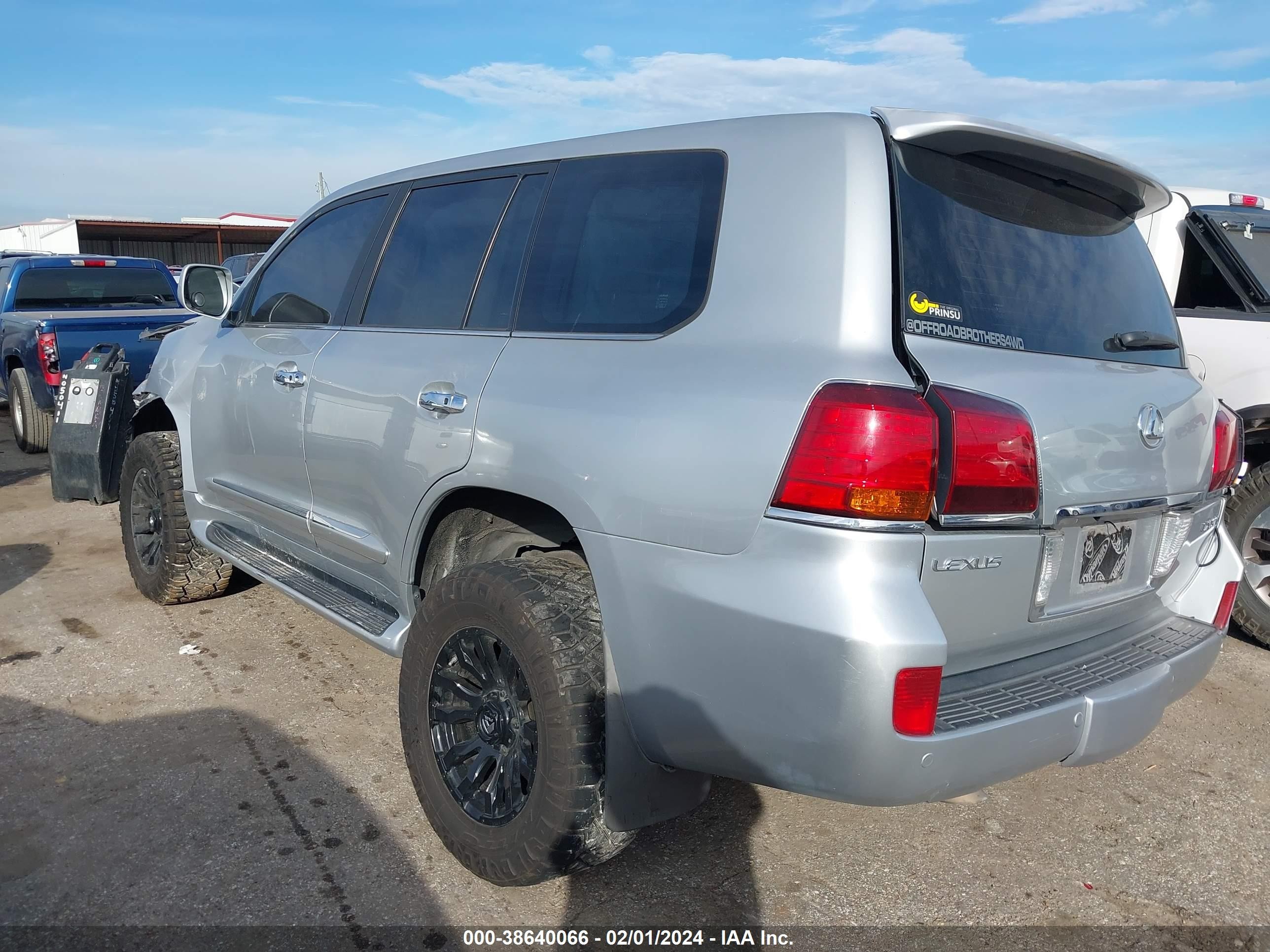 Photo 2 VIN: JTJHY00W484012637 - LEXUS LX 