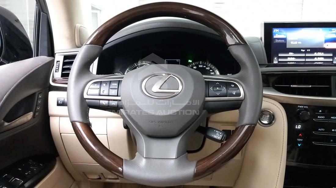 Photo 13 VIN: JTJHY00W6J4260362 - LEXUS LX 570 