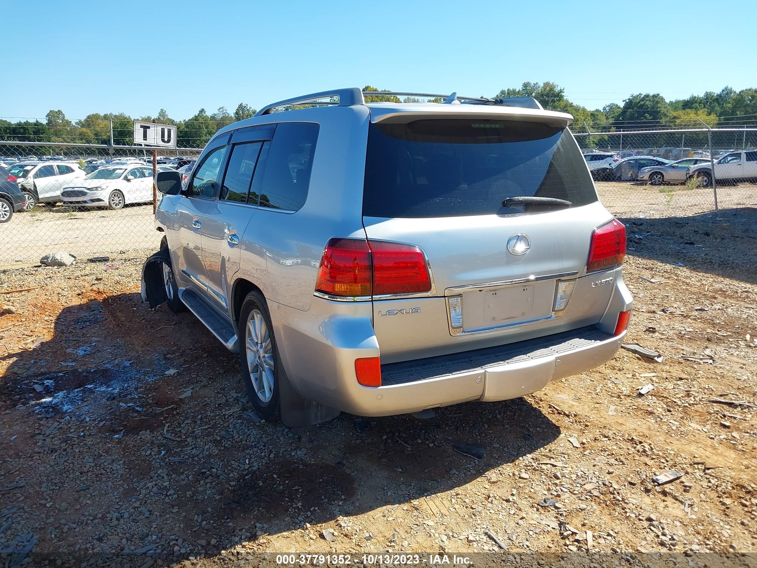 Photo 2 VIN: JTJHY00W784017492 - LEXUS LX 