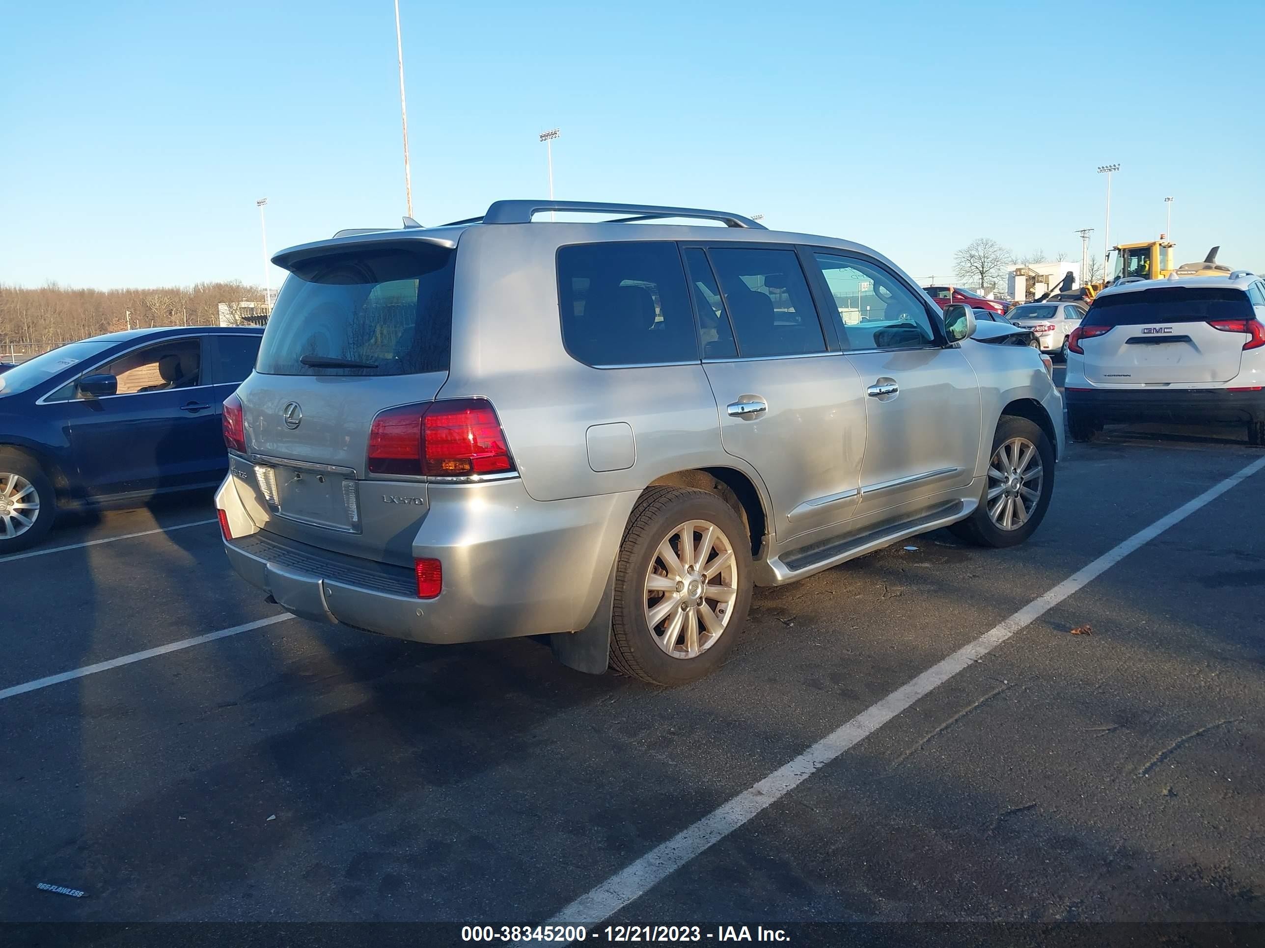 Photo 3 VIN: JTJHY00WX84014473 - LEXUS LX 