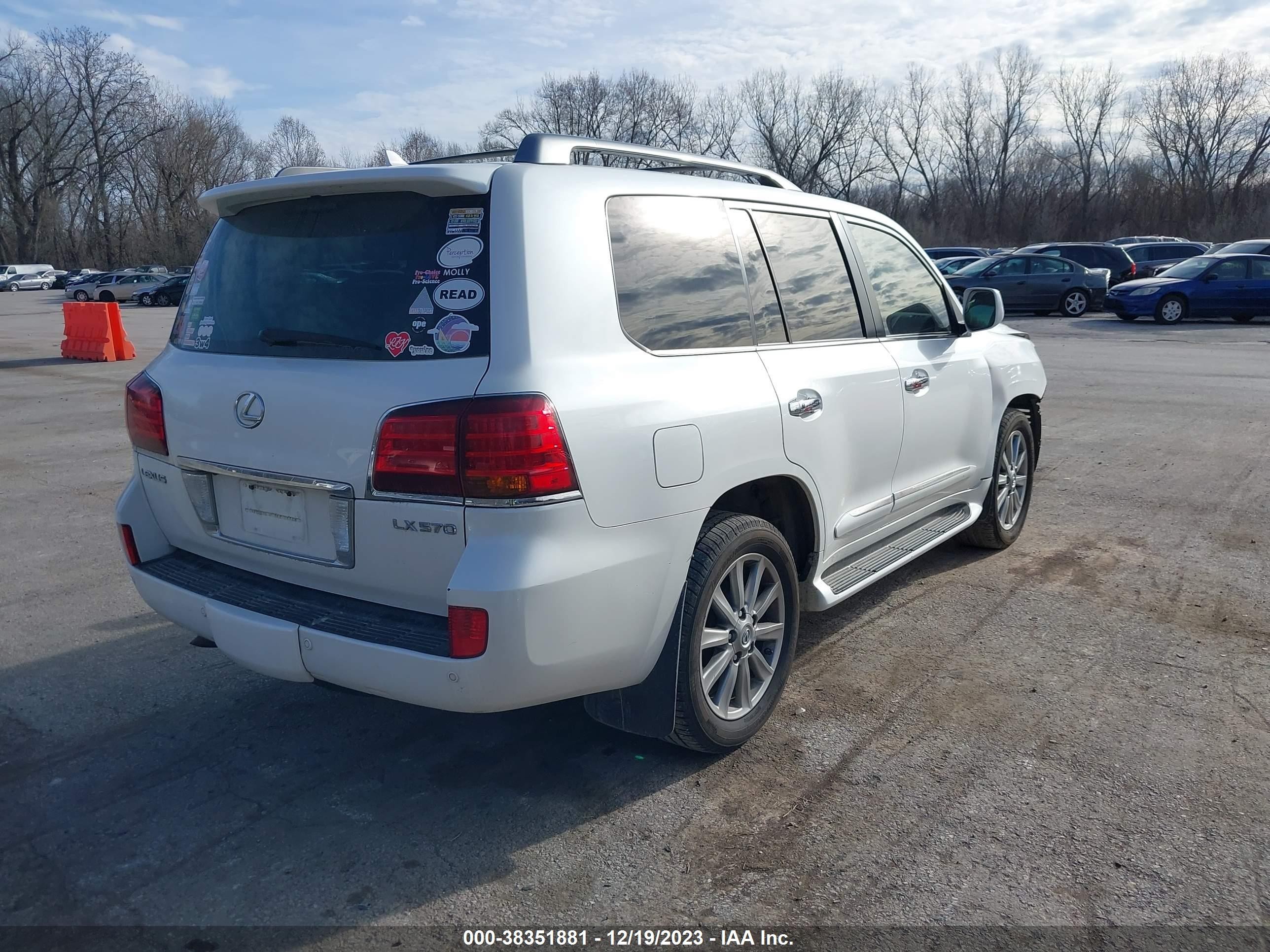 Photo 3 VIN: JTJHY00WX94032540 - LEXUS LX 