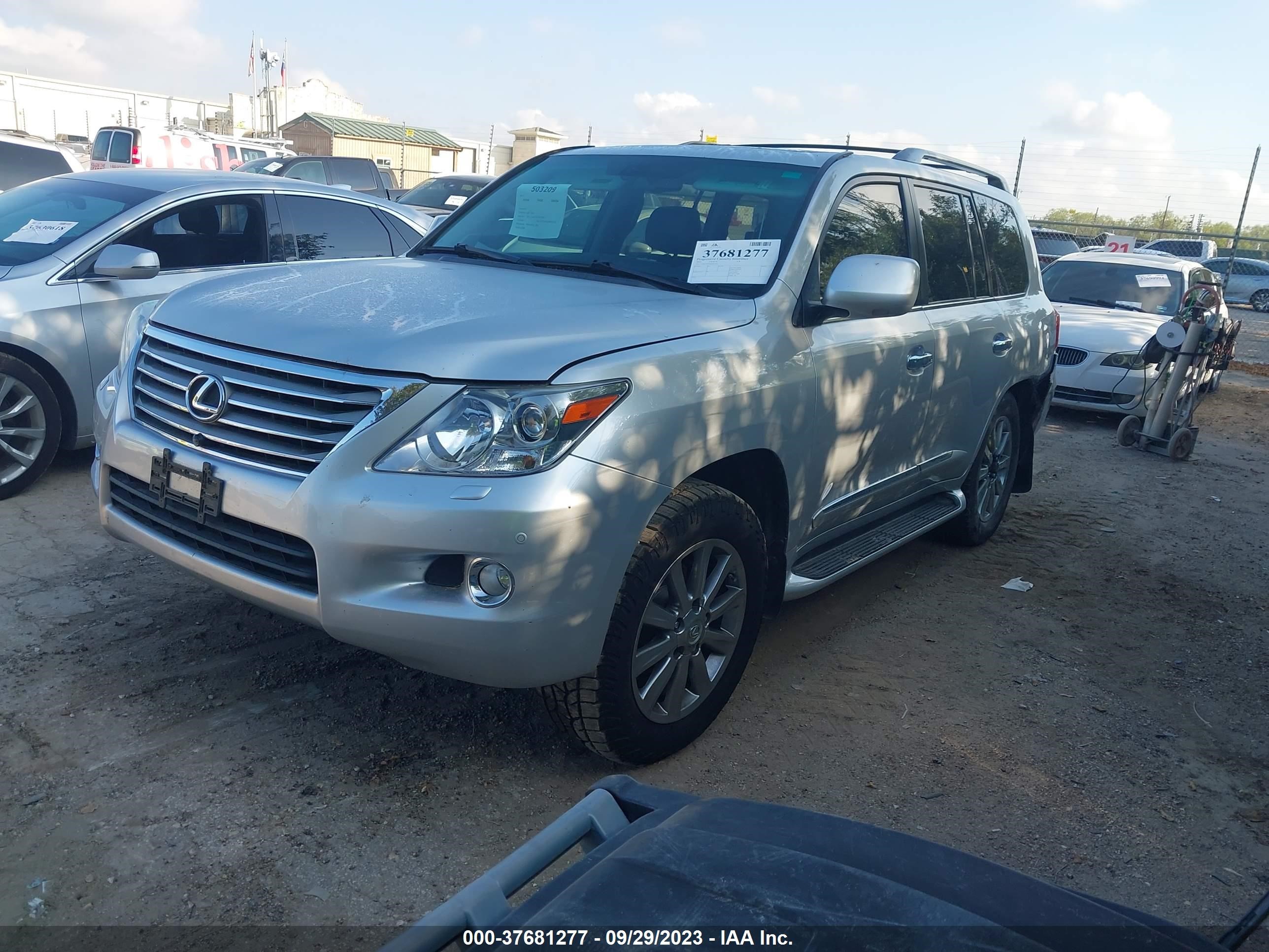 Photo 1 VIN: JTJHY7AX0B4061762 - LEXUS LX 