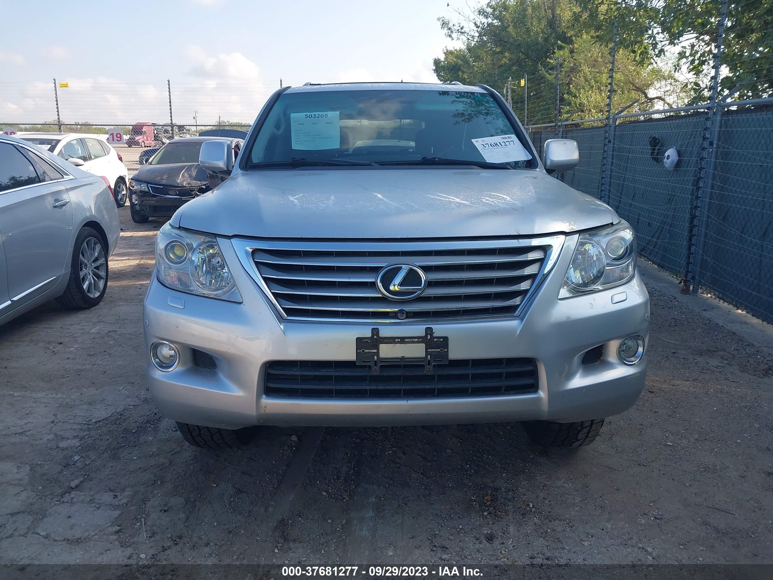 Photo 11 VIN: JTJHY7AX0B4061762 - LEXUS LX 