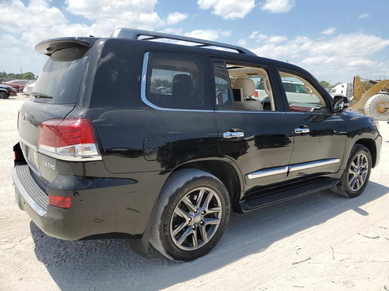 Photo 2 VIN: JTJHY7AX1F4182550 - LEXUS LX 