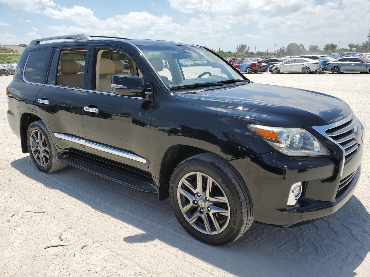 Photo 3 VIN: JTJHY7AX1F4182550 - LEXUS LX 