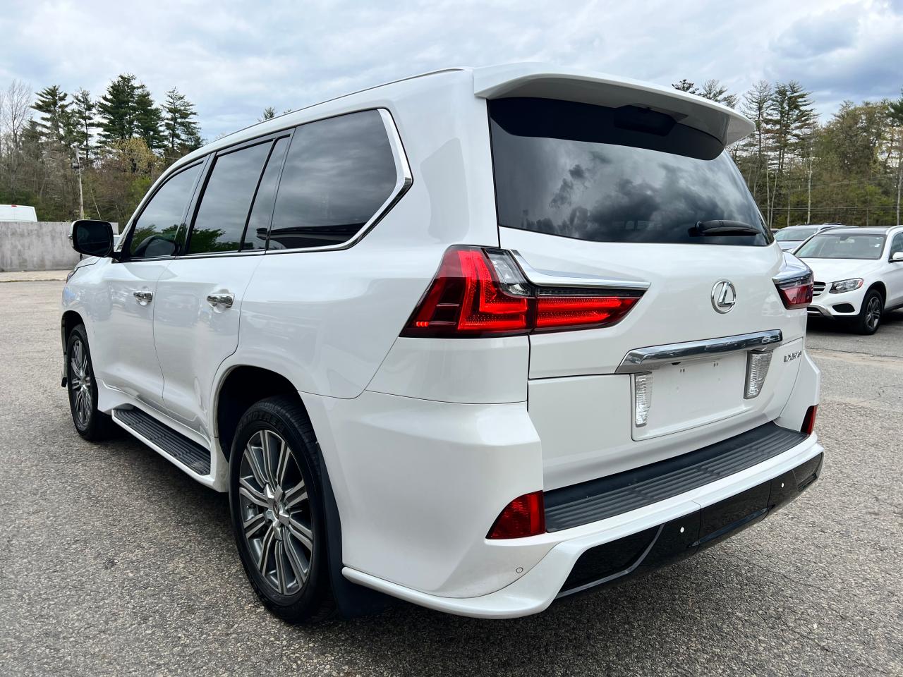 Photo 2 VIN: JTJHY7AX1G4205519 - LEXUS LX 