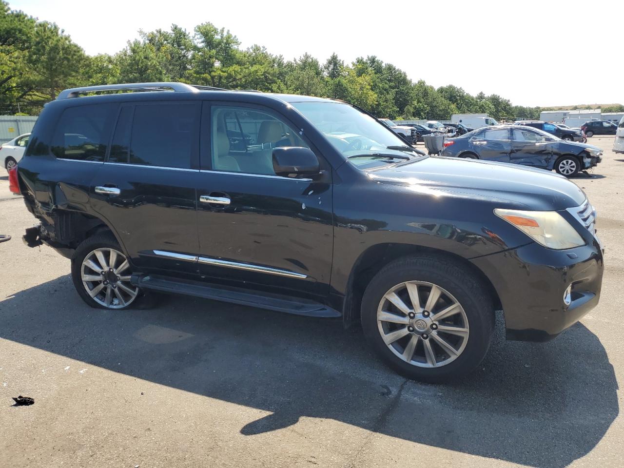 Photo 3 VIN: JTJHY7AX4B4060887 - LEXUS LX 