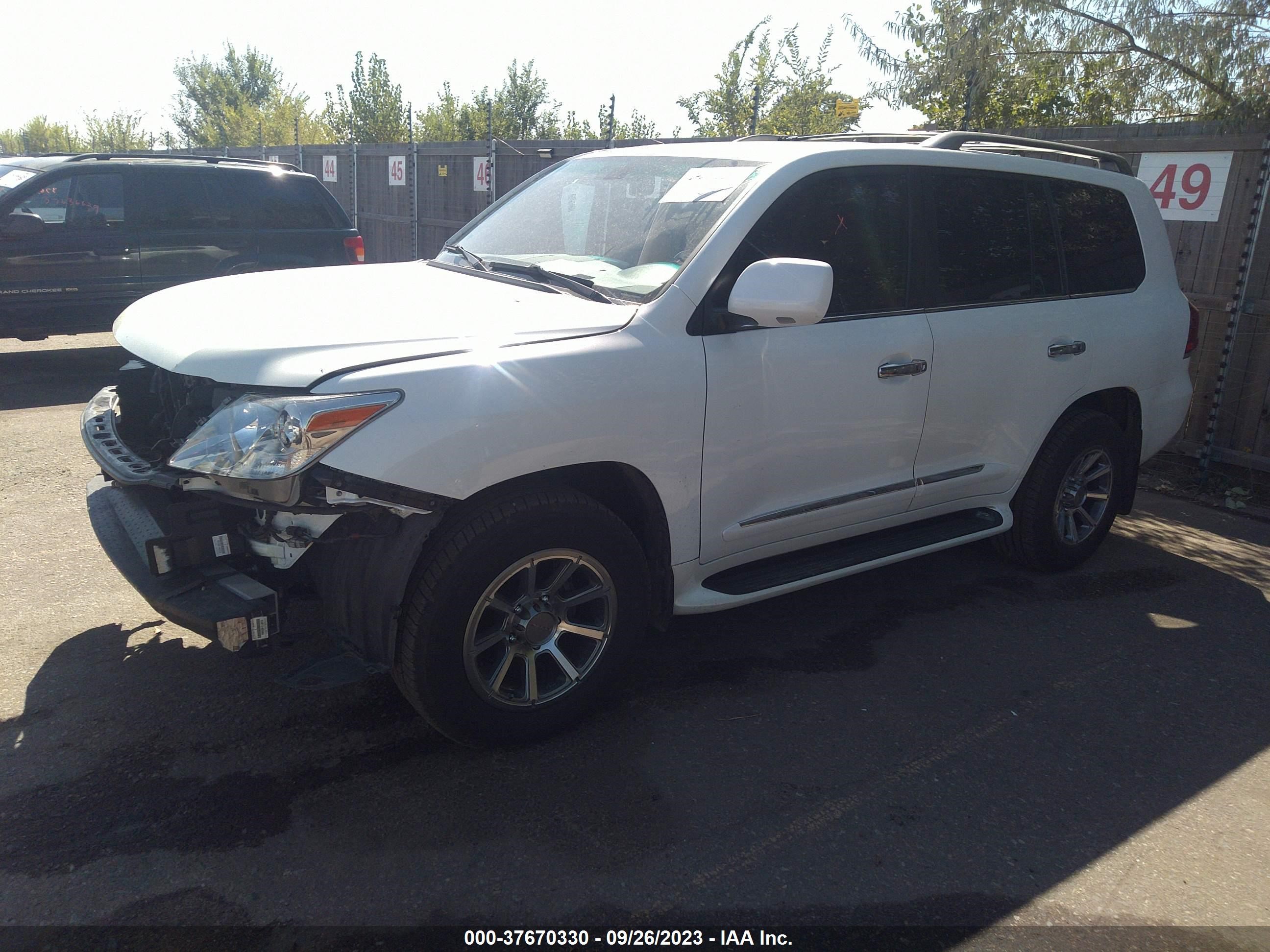 Photo 1 VIN: JTJHY7AX4B4081836 - LEXUS LX 