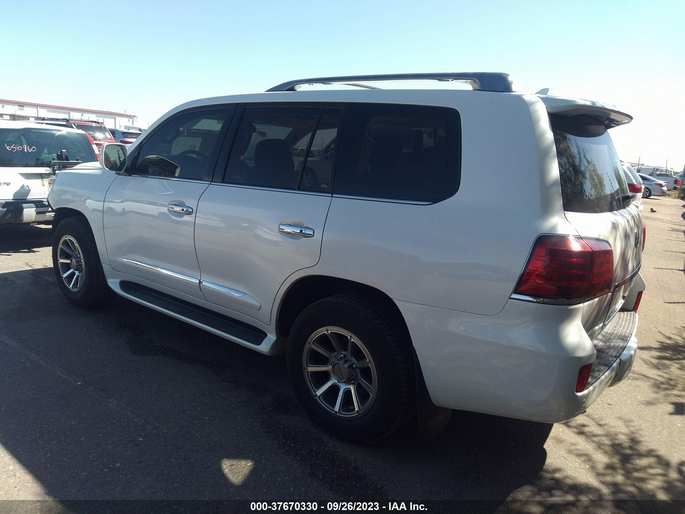 Photo 2 VIN: JTJHY7AX4B4081836 - LEXUS LX 