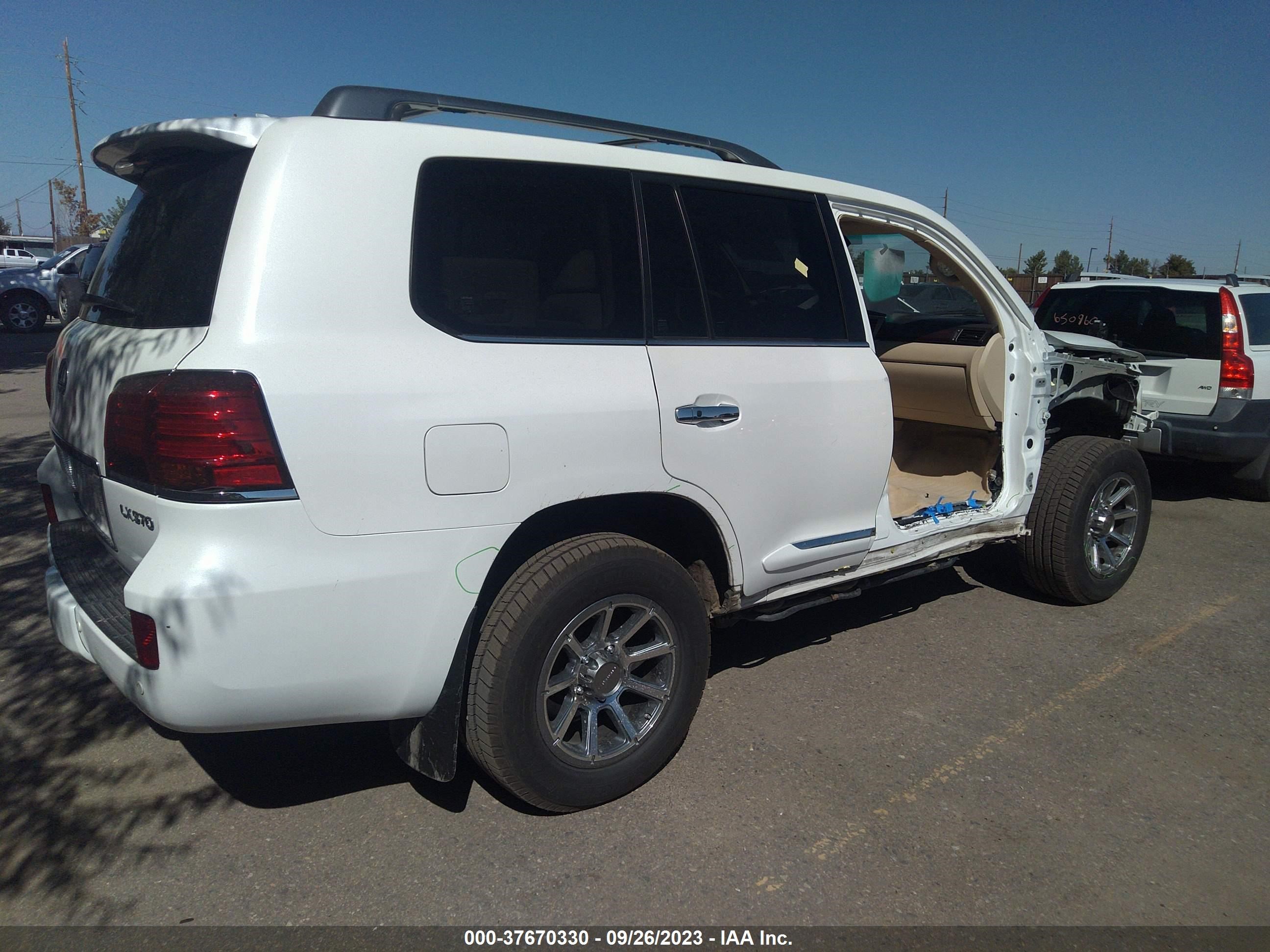 Photo 3 VIN: JTJHY7AX4B4081836 - LEXUS LX 