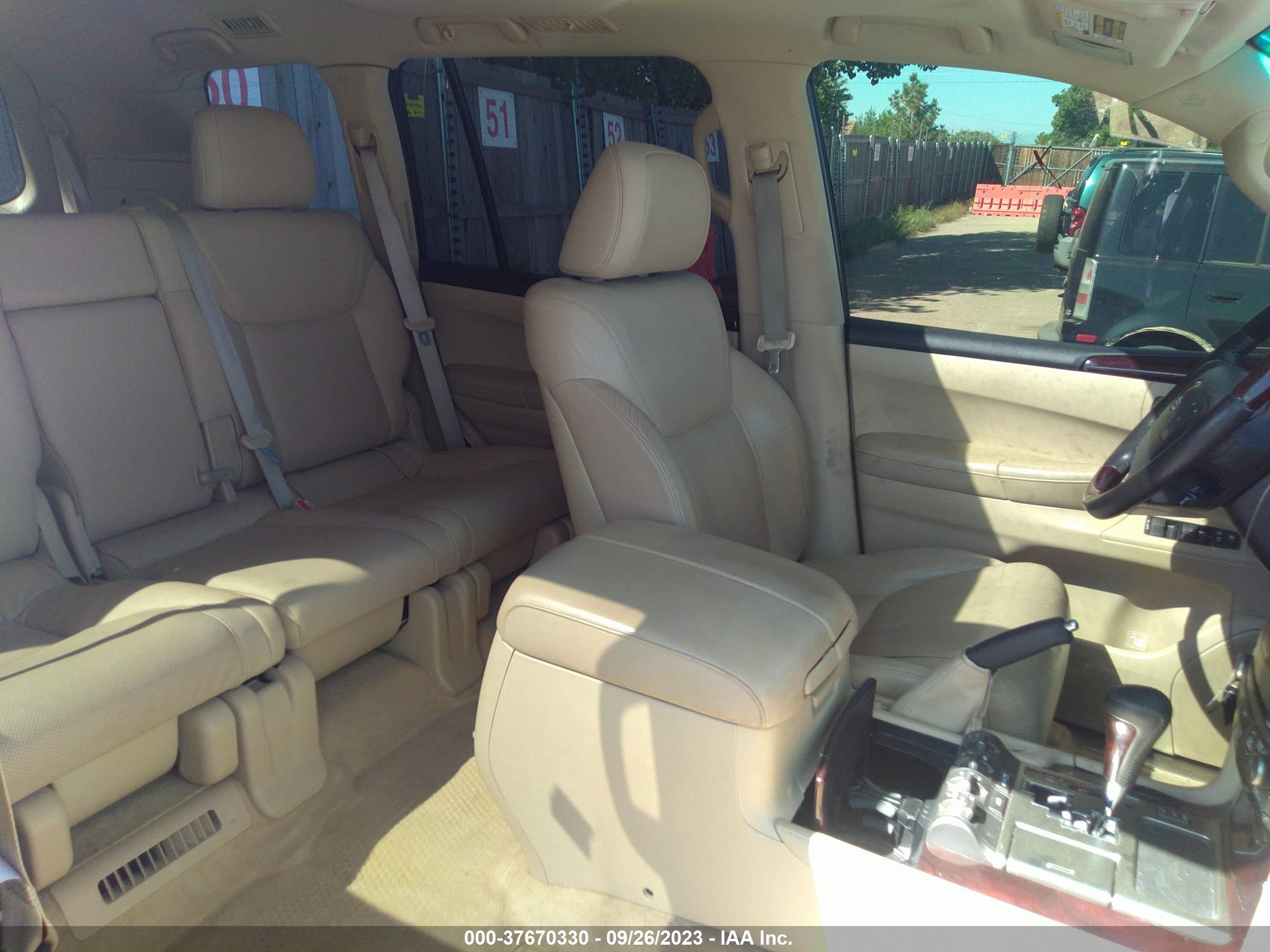 Photo 4 VIN: JTJHY7AX4B4081836 - LEXUS LX 