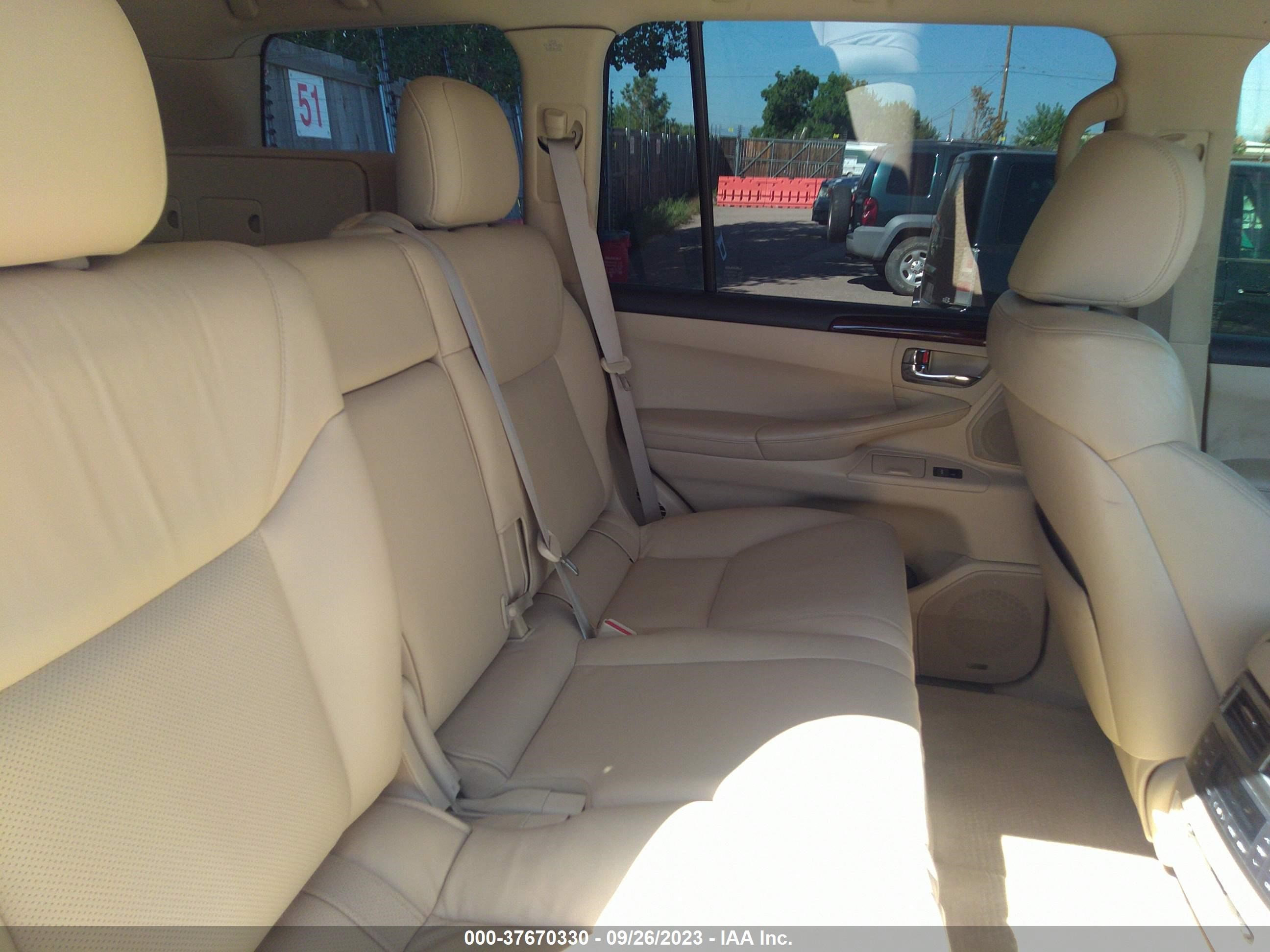 Photo 7 VIN: JTJHY7AX4B4081836 - LEXUS LX 