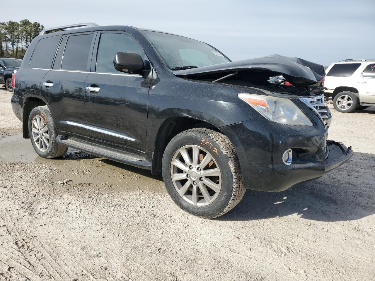 Photo 3 VIN: JTJHY7AX7B4083449 - LEXUS LX 