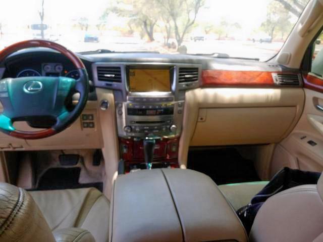 Photo 8 VIN: JTJHY7AX8B4059080 - LEXUS LX 570 