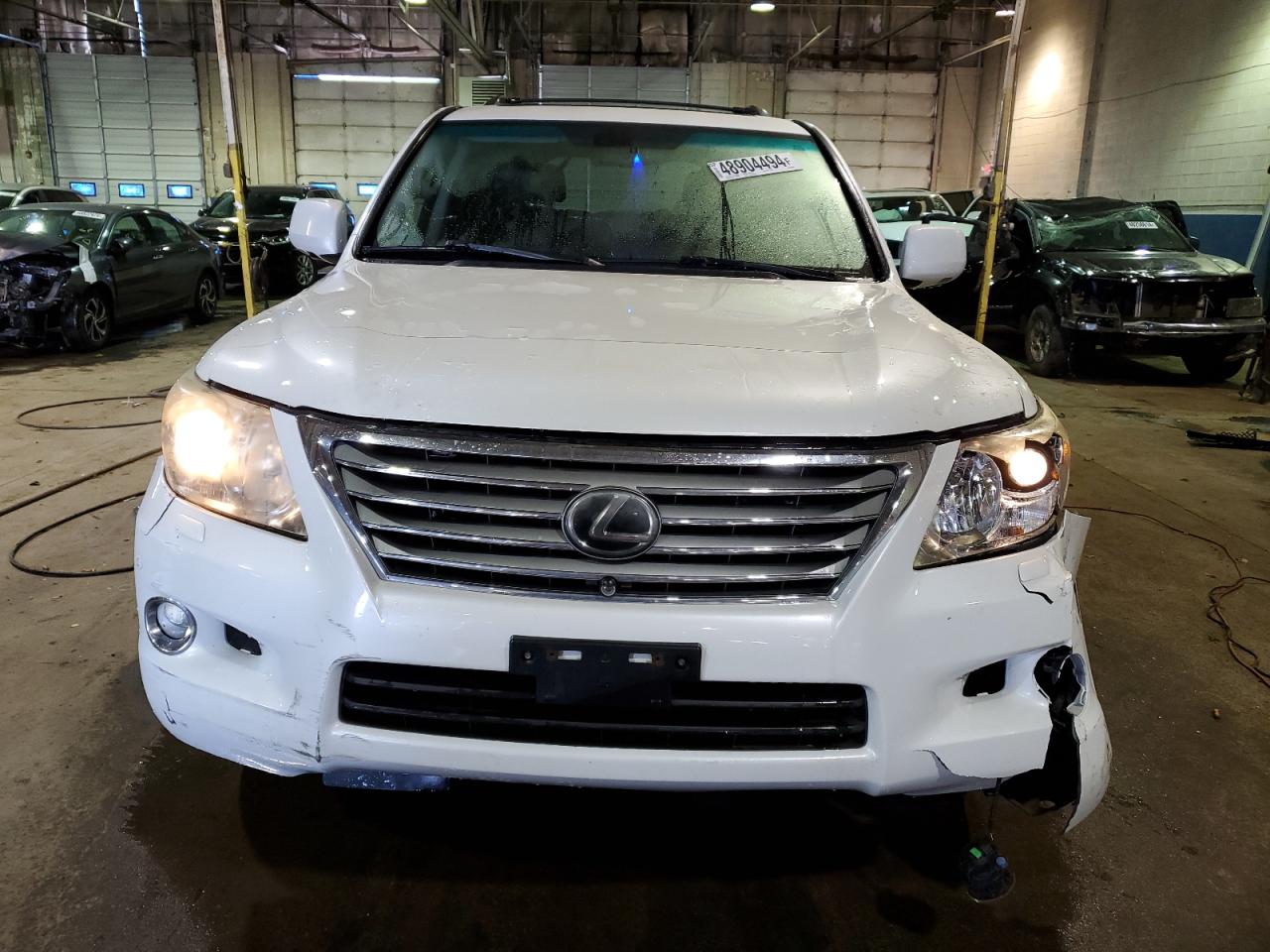 Photo 4 VIN: JTJHY7AX9B4055636 - LEXUS LX 