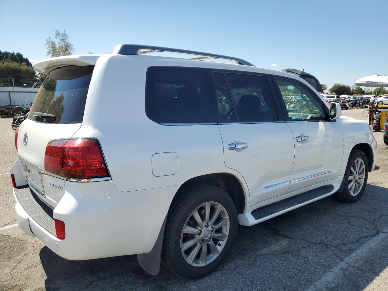 Photo 2 VIN: JTJHY7AX9B4079564 - LEXUS LX 