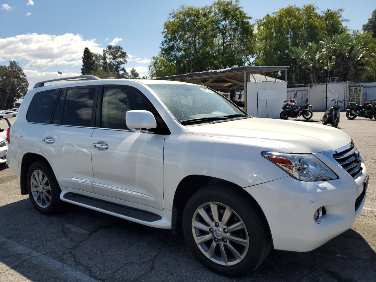 Photo 3 VIN: JTJHY7AX9B4079564 - LEXUS LX 