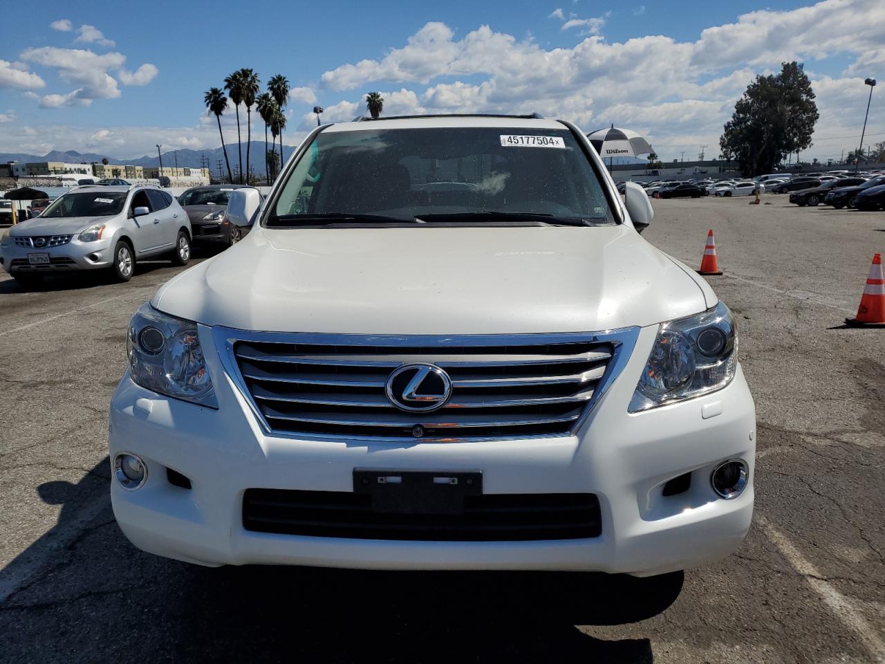 Photo 4 VIN: JTJHY7AX9B4079564 - LEXUS LX 