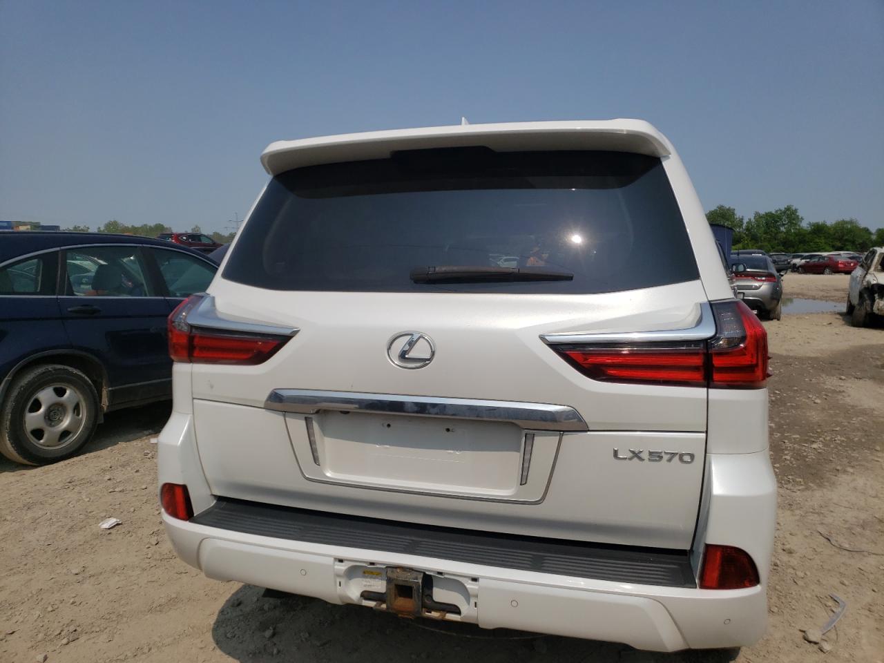 Photo 5 VIN: JTJHY7AXXJ4271932 - LEXUS LX 