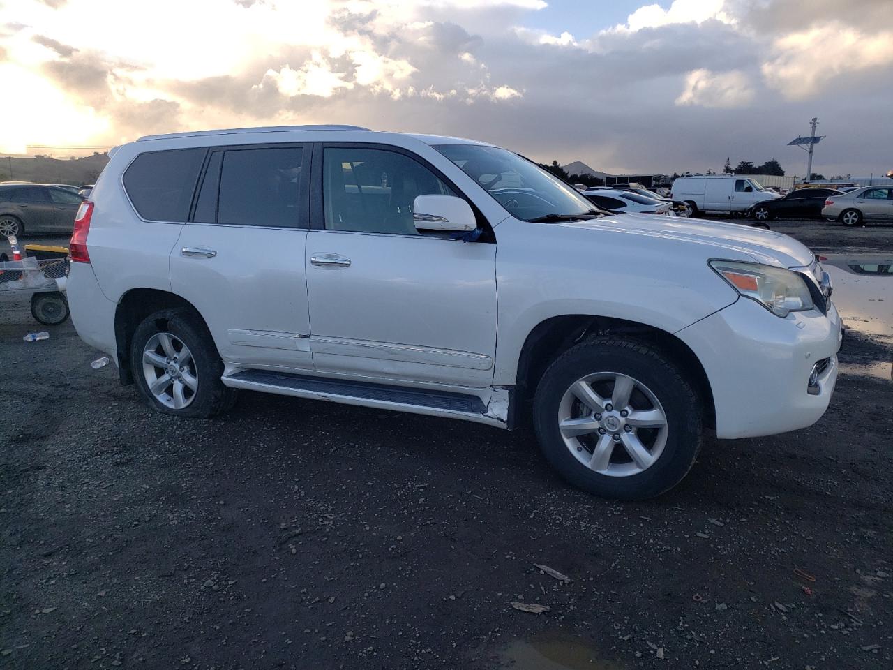 Photo 3 VIN: JTJJM7FX6B5018026 - LEXUS GX 