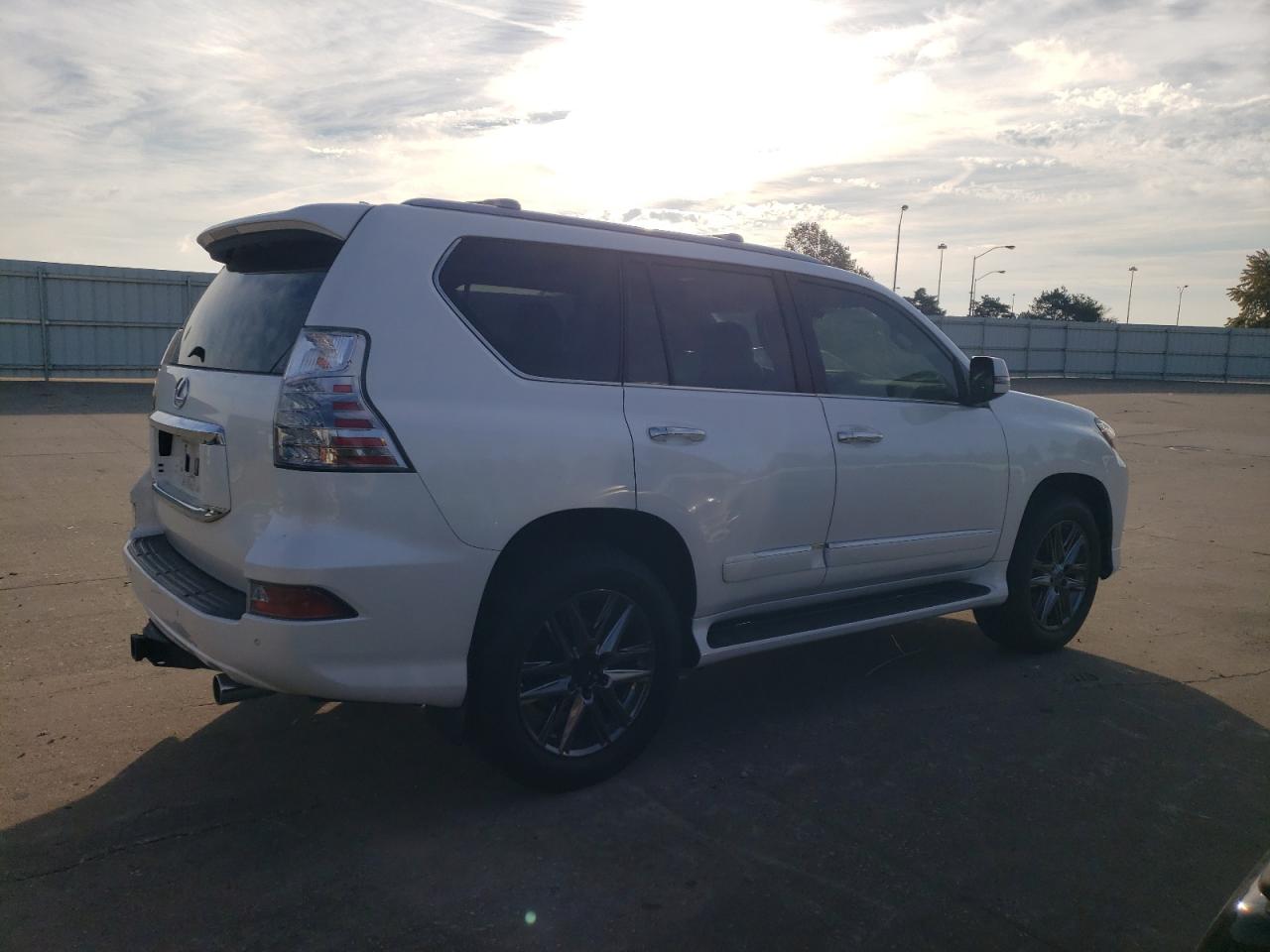 Photo 2 VIN: JTJJM7FX6F5101123 - LEXUS GX 