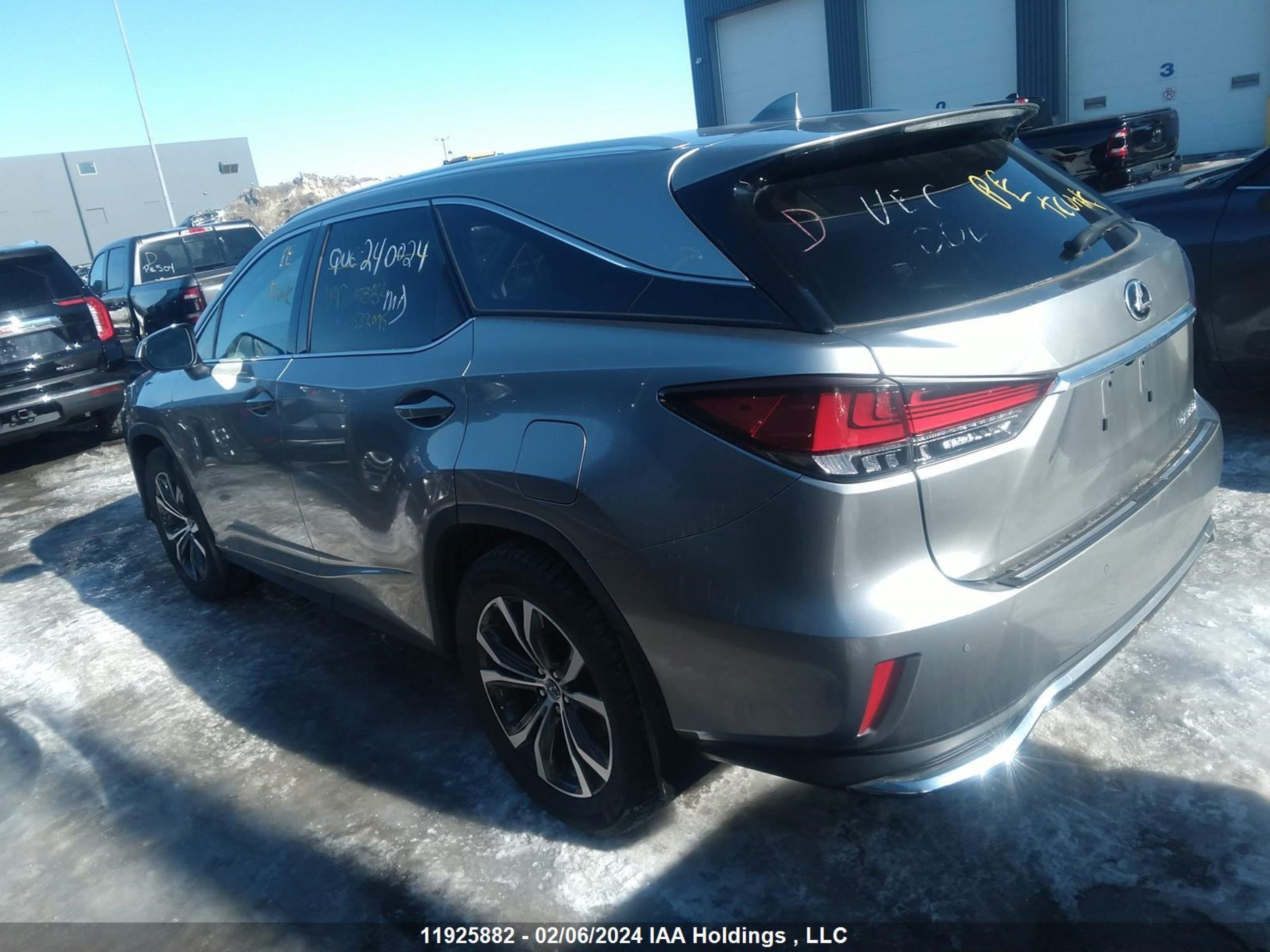 Photo 2 VIN: JTJJZKFA2L2023095 - LEXUS RX 