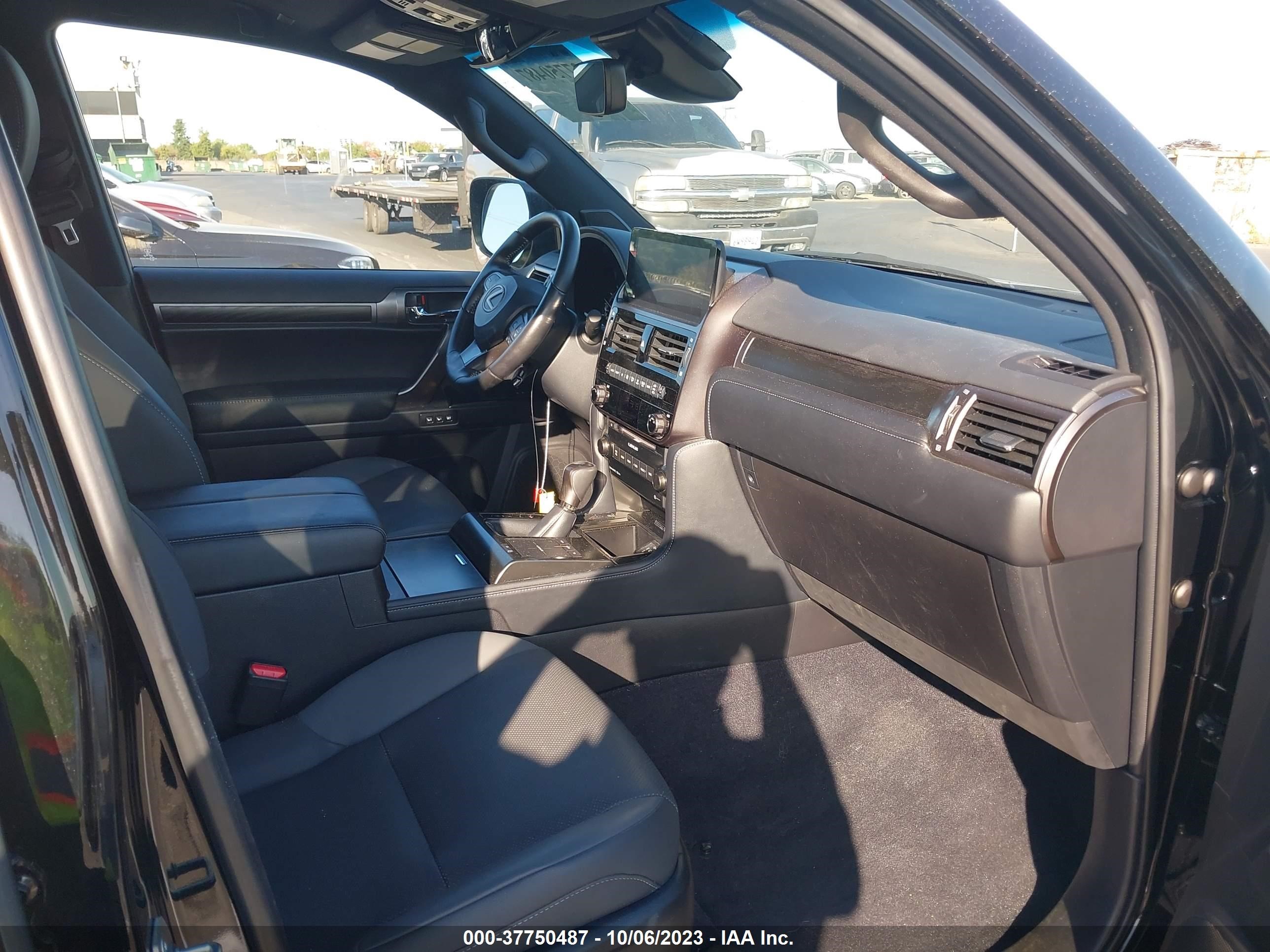 Photo 4 VIN: JTJKM7BX2N5309458 - LEXUS GX 