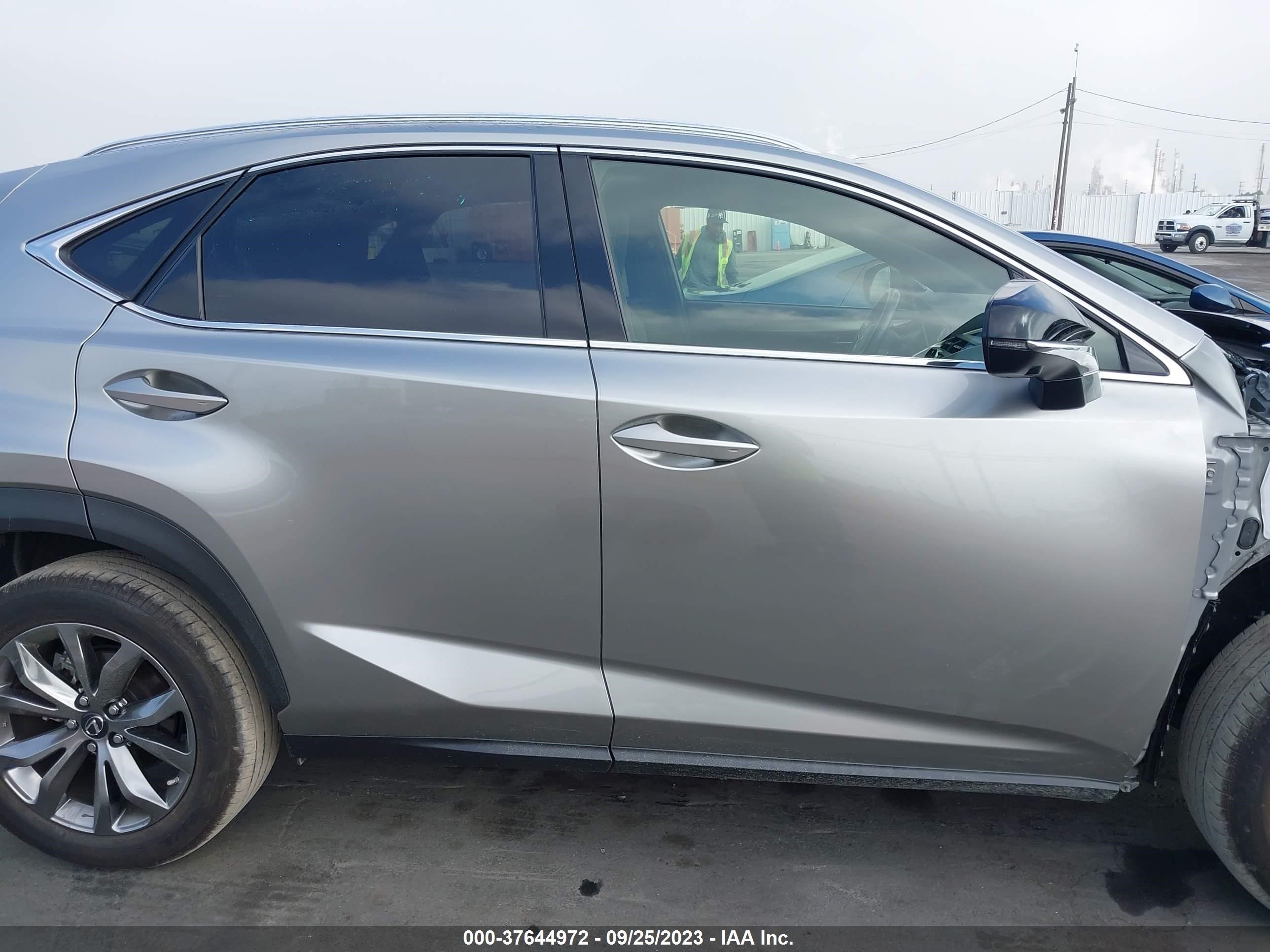 Photo 13 VIN: JTJSARBZ4M2183108 - LEXUS NX 