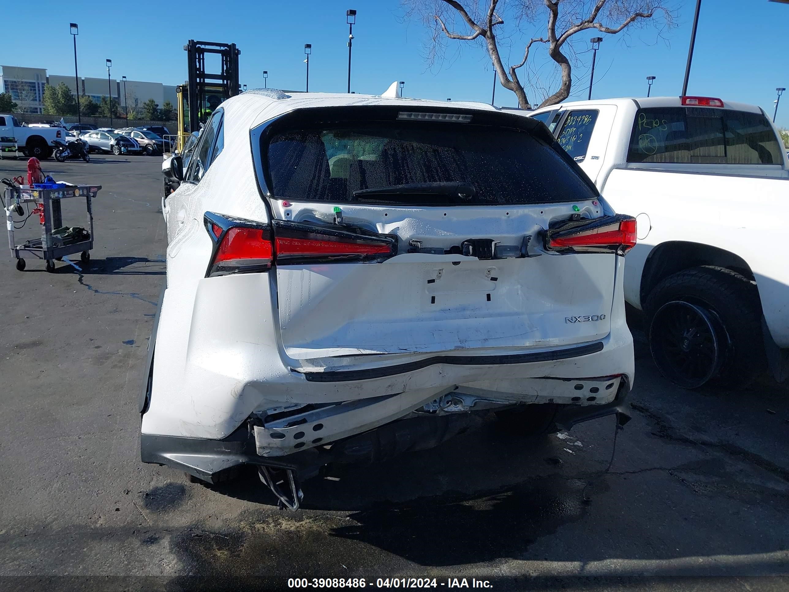 Photo 16 VIN: JTJYARBZ0J2088292 - LEXUS NX 