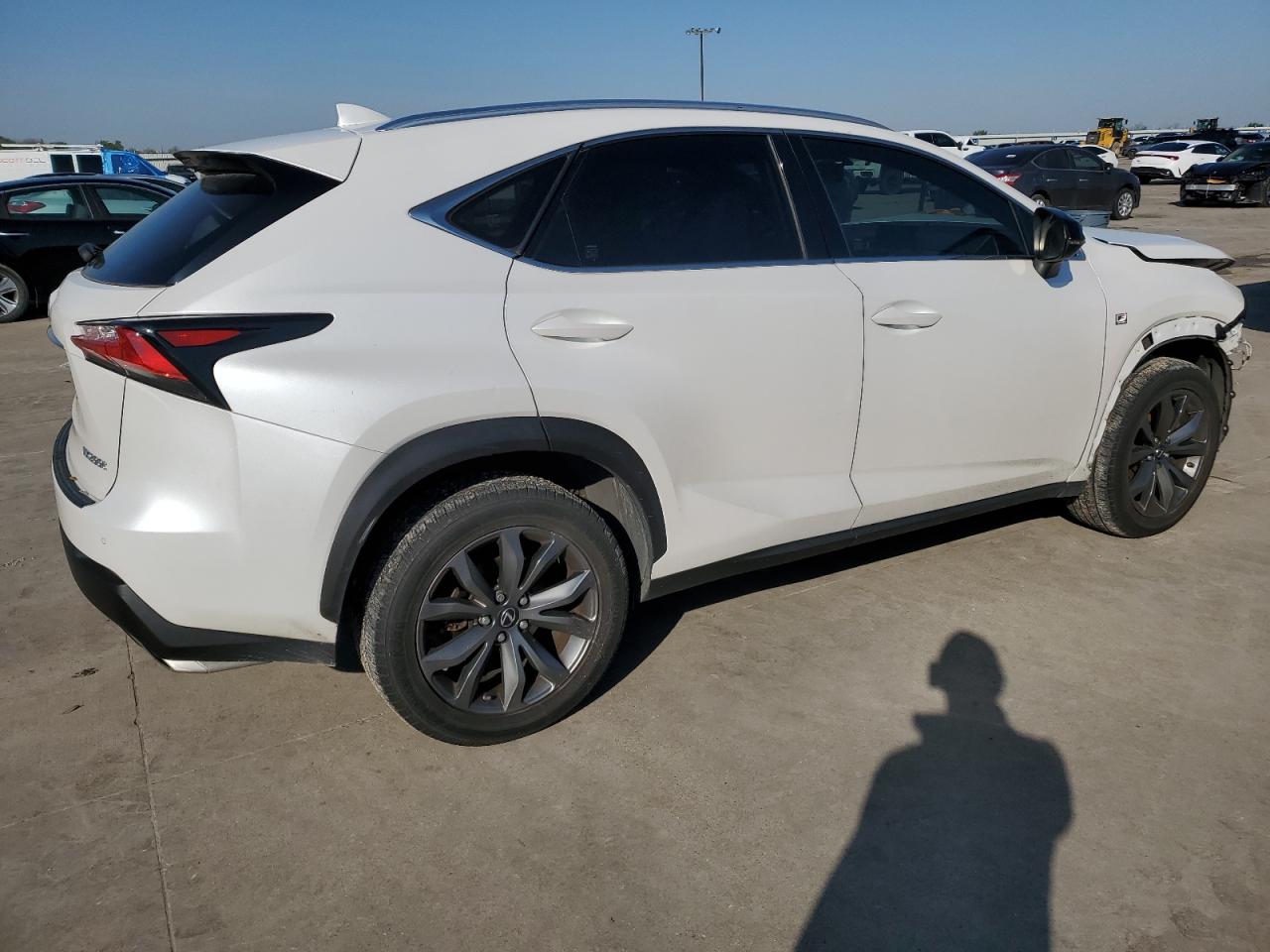 Photo 2 VIN: JTJYARBZ2F2002617 - LEXUS NX 