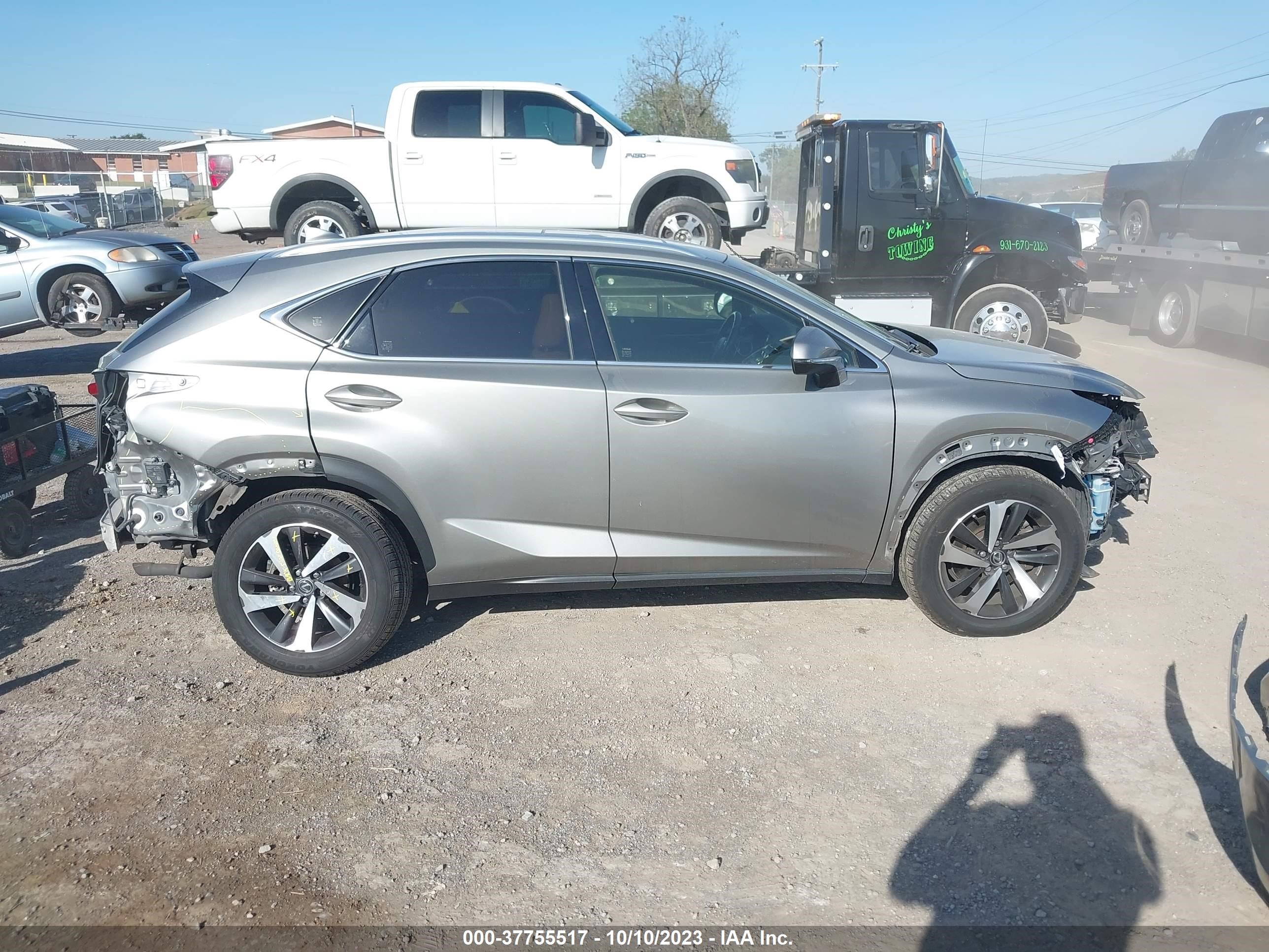 Photo 13 VIN: JTJYARBZ4J2113422 - LEXUS NX 