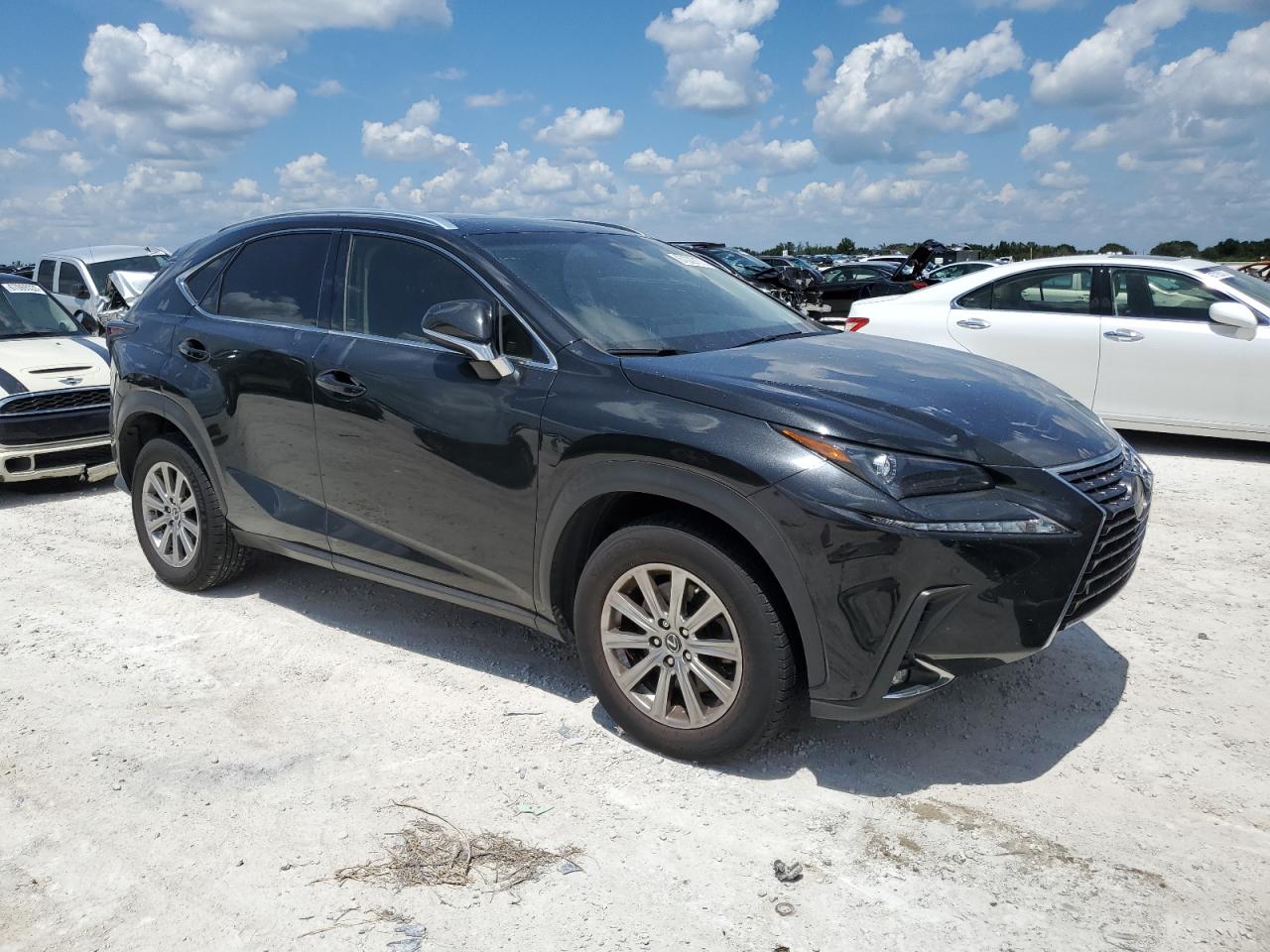 Photo 3 VIN: JTJYARBZ8J2107025 - LEXUS NX 