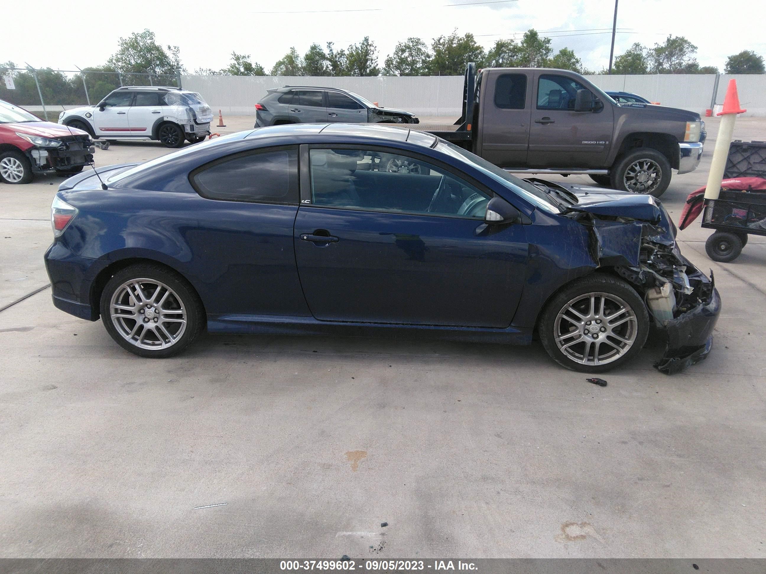 Photo 12 VIN: JTKDE167180226825 - SCION TC 