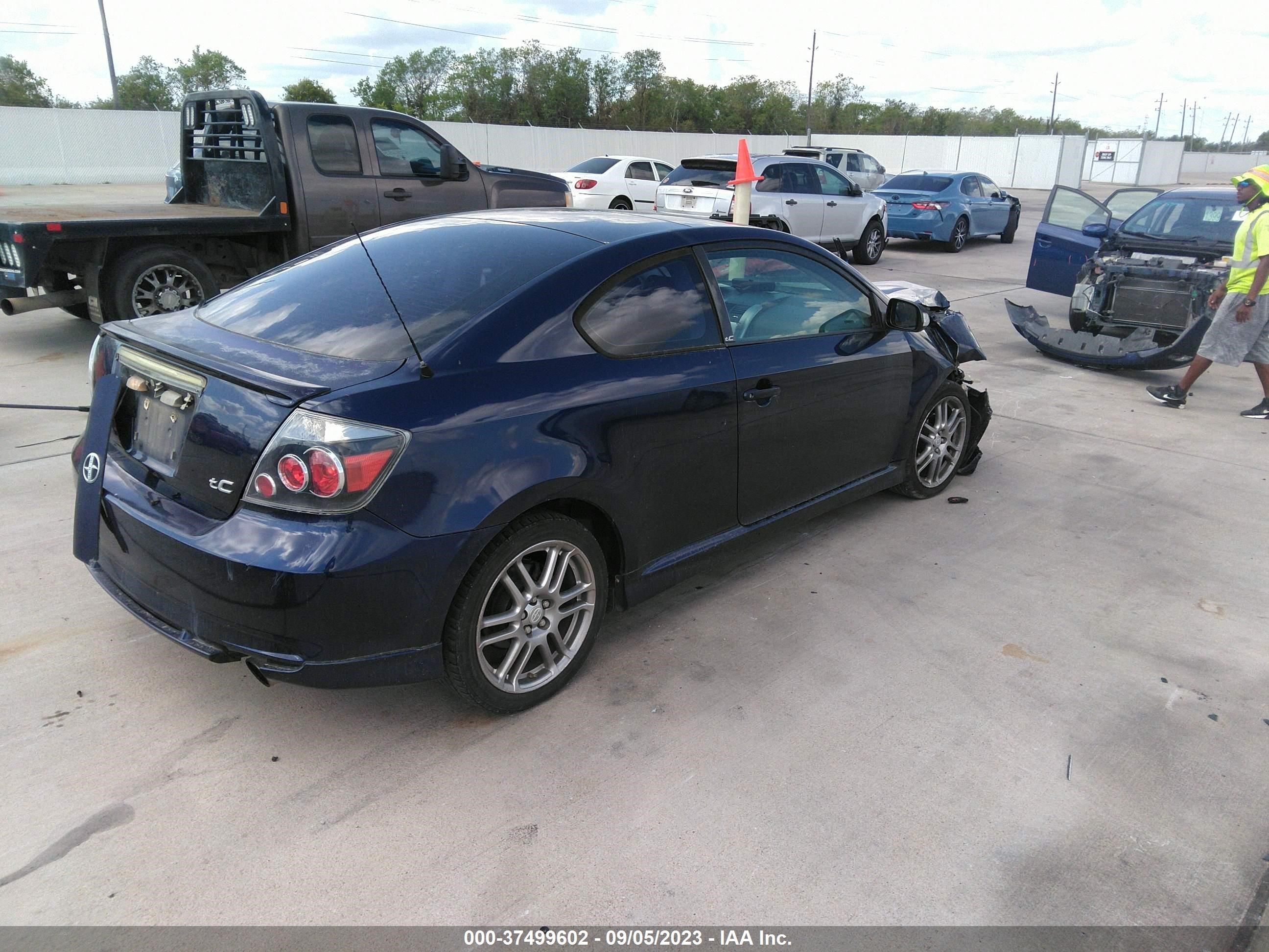 Photo 3 VIN: JTKDE167180226825 - SCION TC 