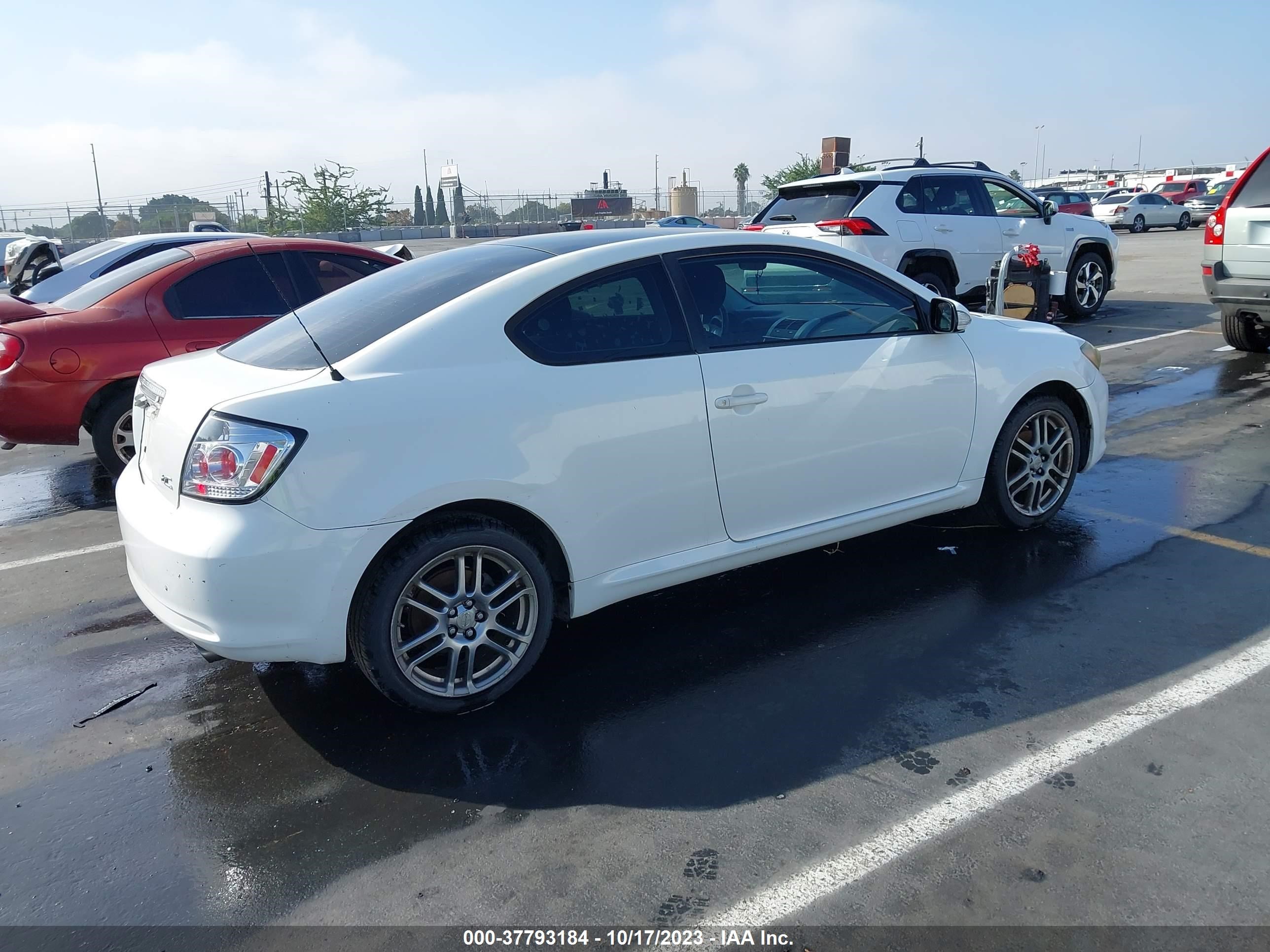 Photo 3 VIN: JTKDE167180262868 - SCION TC 