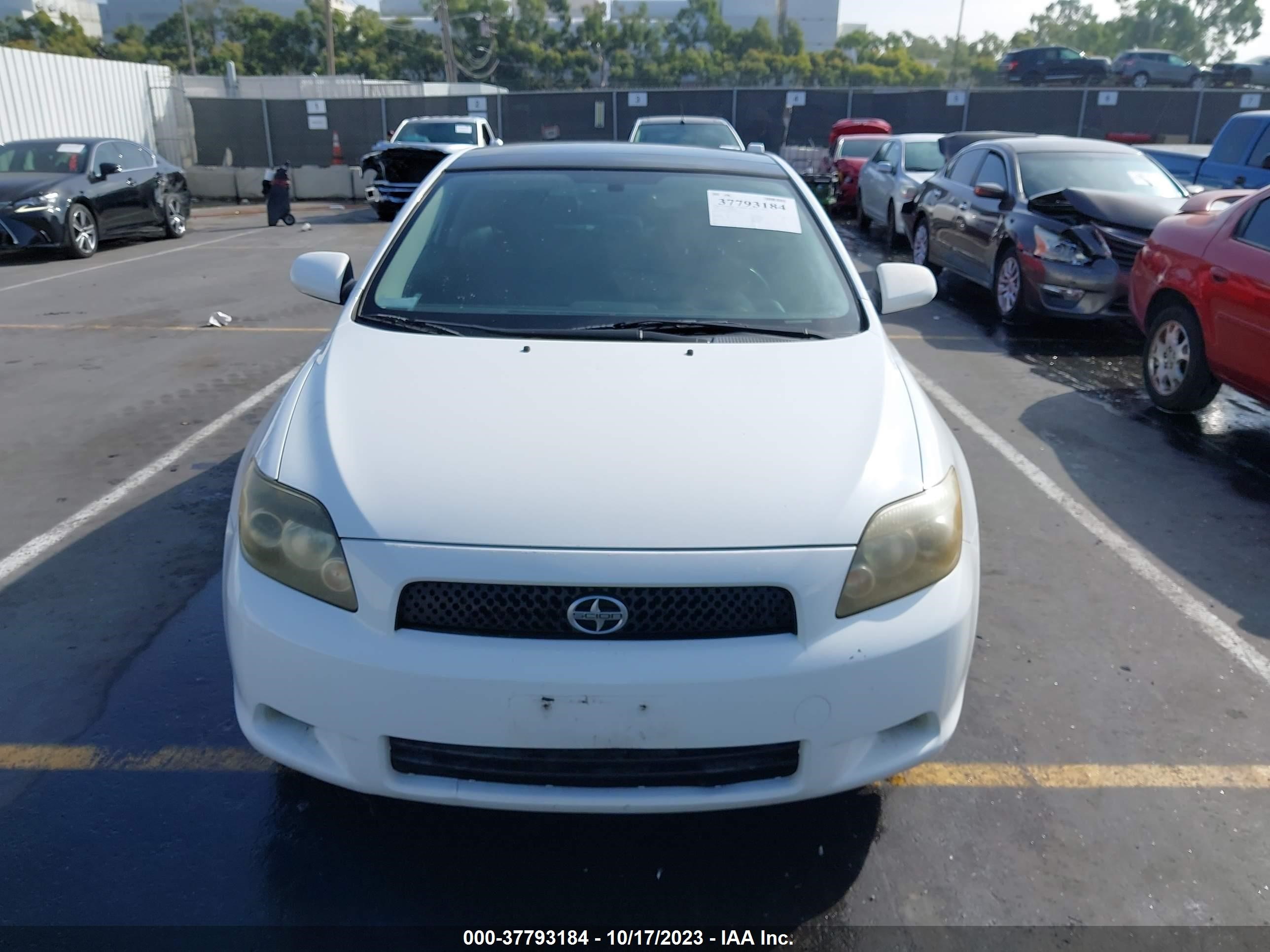 Photo 5 VIN: JTKDE167180262868 - SCION TC 