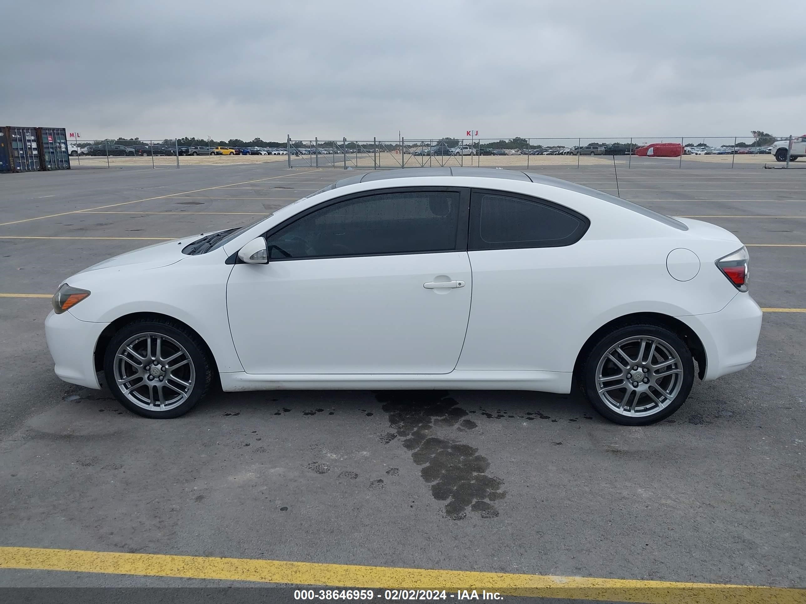 Photo 13 VIN: JTKDE167190279512 - SCION TC 