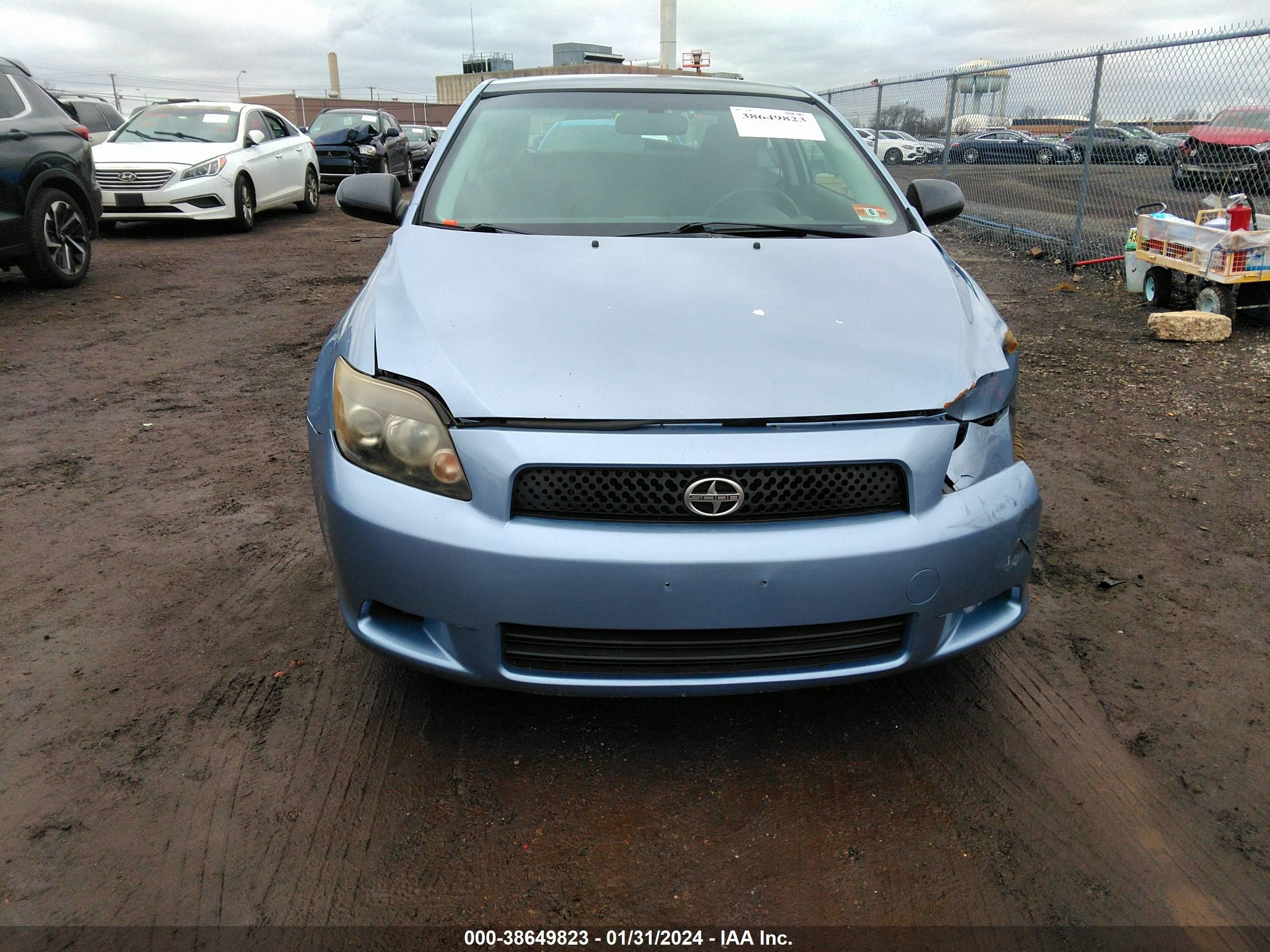 Photo 11 VIN: JTKDE167280228163 - SCION TC 