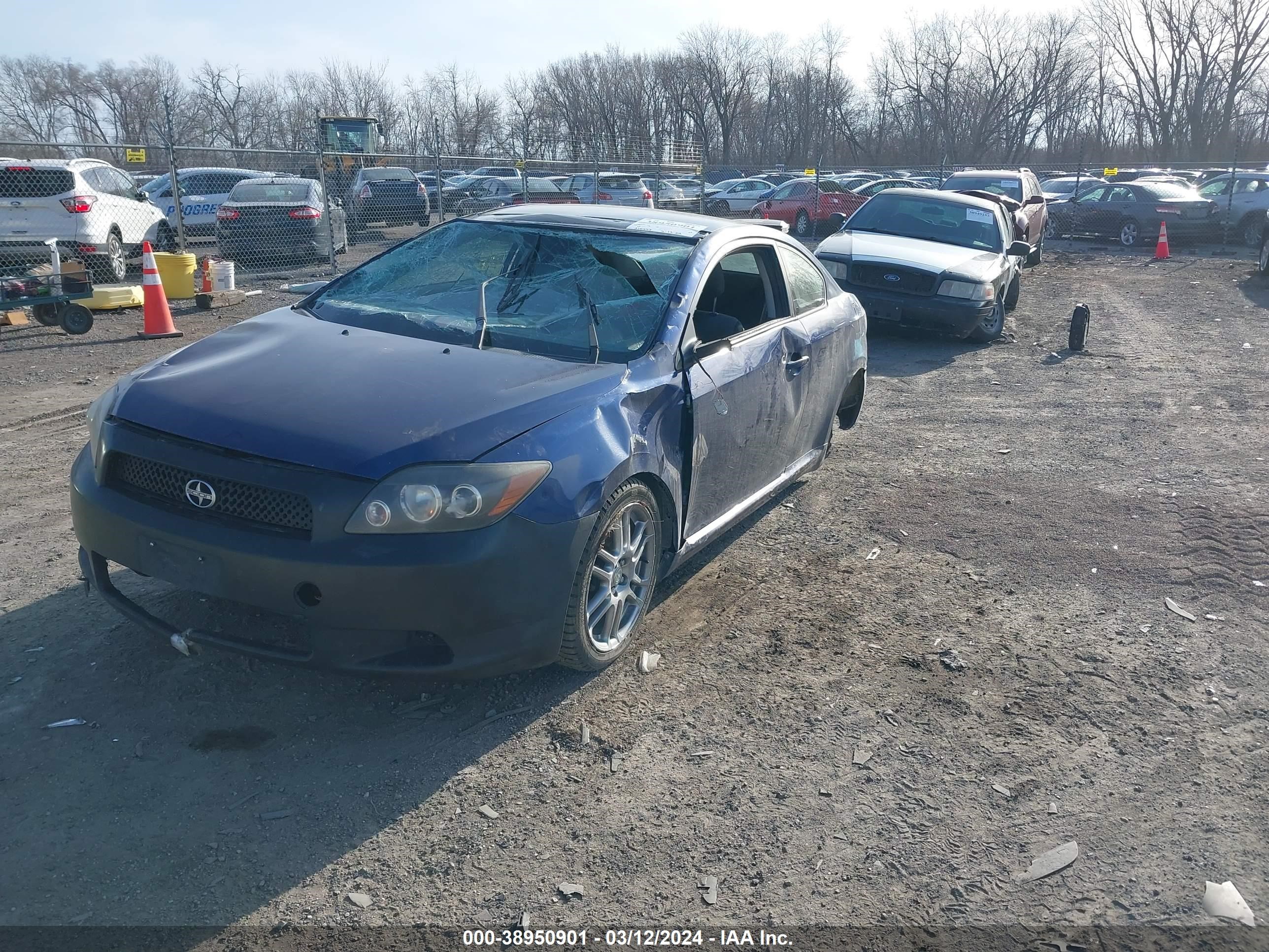 Photo 1 VIN: JTKDE167280269828 - SCION TC 