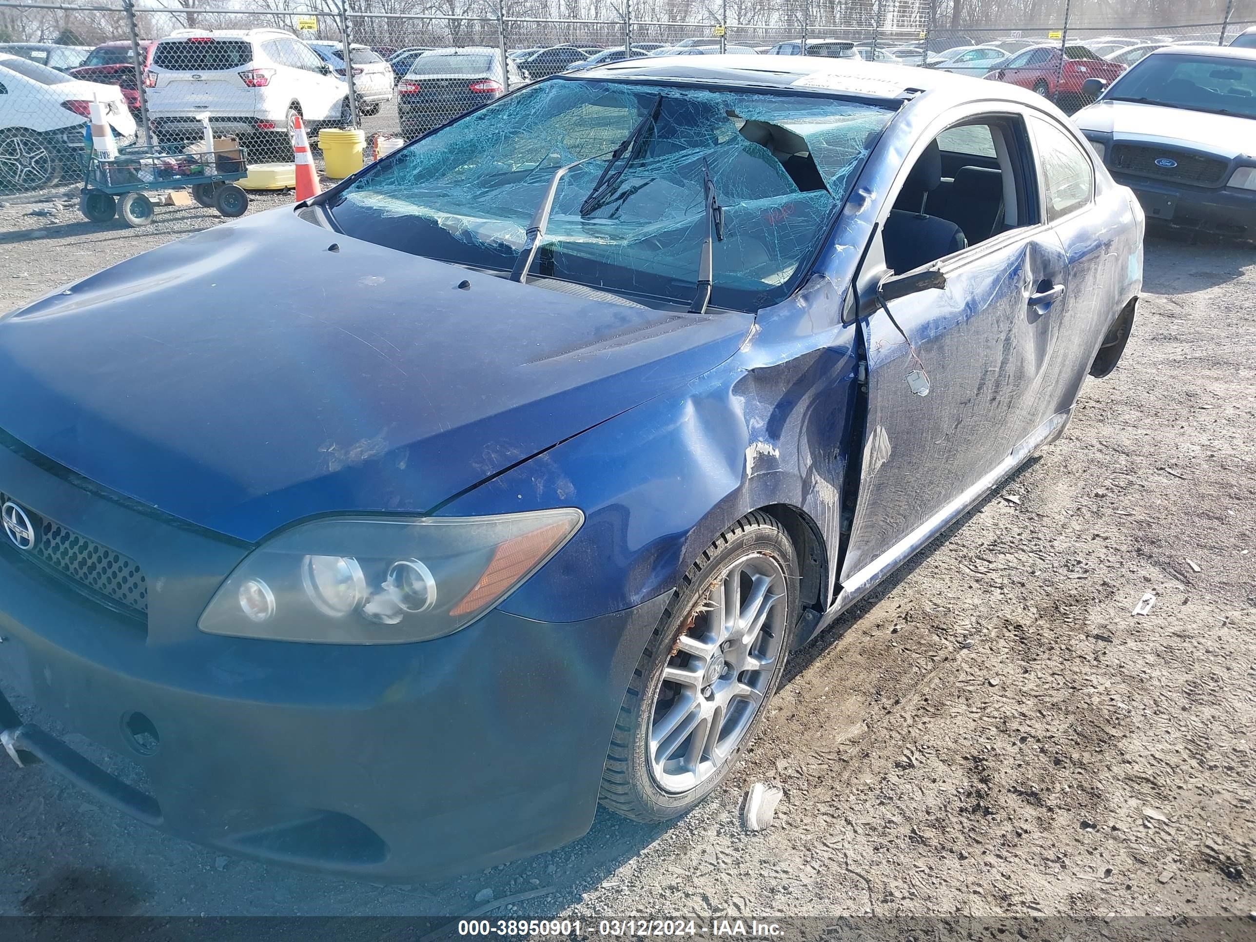 Photo 5 VIN: JTKDE167280269828 - SCION TC 